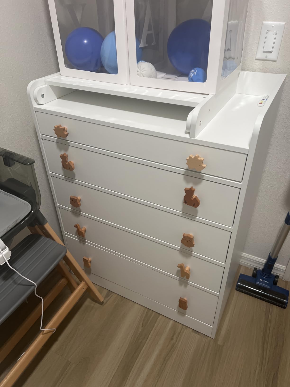 EXPERLAM Changing Table Dresser with Foldable Top, 5-Drawer Nursery Baby Dresser, Space-Saving Diaper Changing Station for Bedroom, White customer photo 1