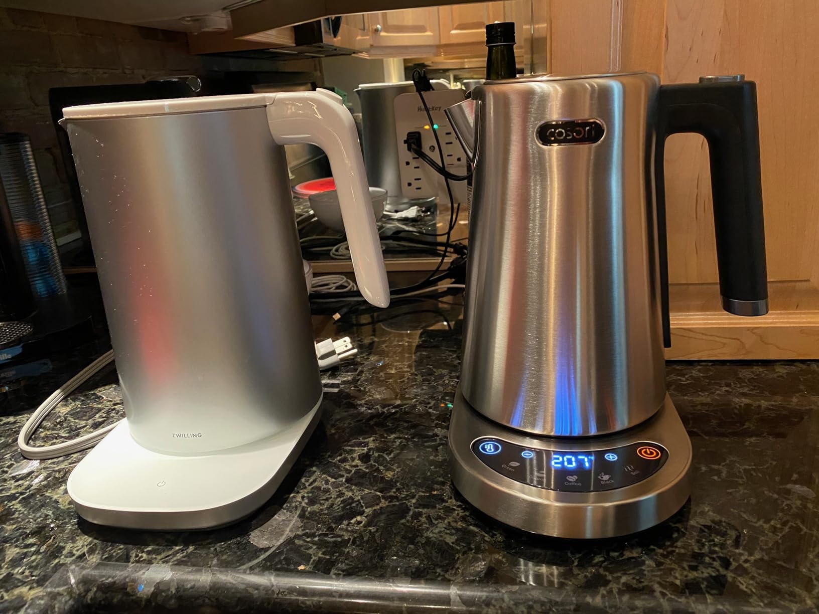Cosori Electric Kettle, Plastic-Free Interior, 5 Presets with 5°F Temperature Control, Fast Boiling, 2 Lid Opening, 60Min Keep Warm, Stainless Steel Tea Kettle for Tea, Hot Water, Boil Water, Coffee, 1.7L customer photo 1