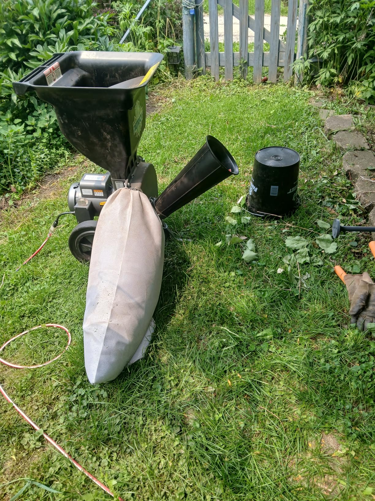 Patriot Products CSV-2515 1.5 HP Corded Electric Wood Chipper Leaf Shredder customer photo 2