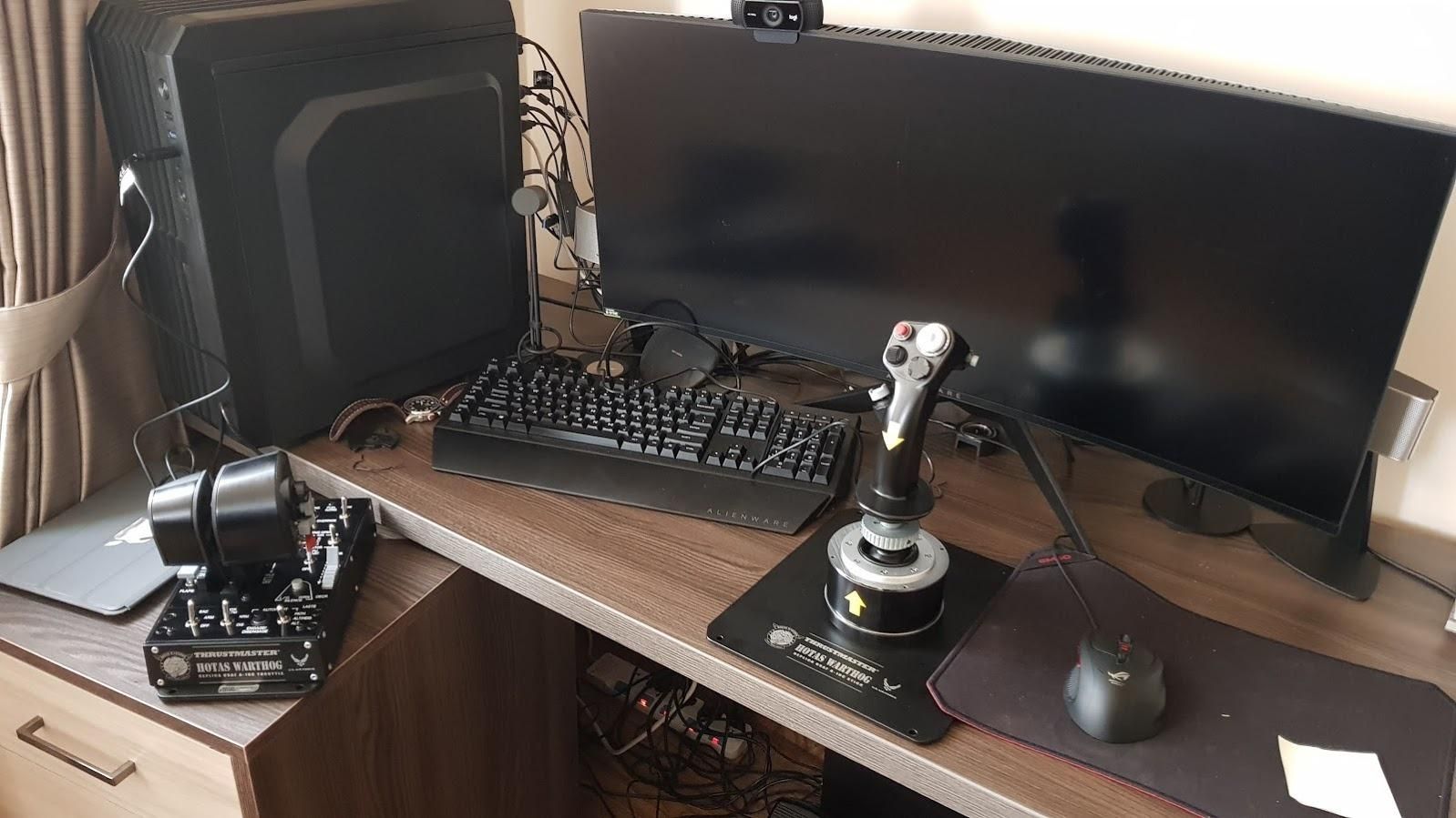 Thrustmaster HOTAS Warthog A10 Replica Flight Stick & Throttle Set - PC | 1:1 A-10C USAF licensed replica, H.E.A.R.T sensors, dual-engine control, 55 programable buttons, 8-way hat, all-metal build customer photo 2