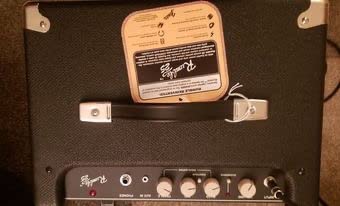 Fender Rumble 25 V3 Bass Guitar Amplifier, 25-Watt Combo Amp with 8