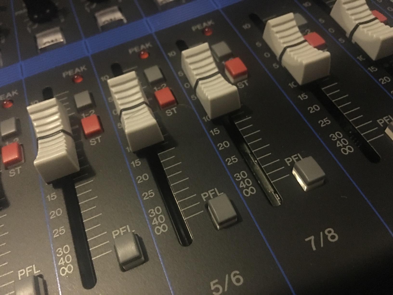 Yamaha MG12XU 12-Input 4-Bus Mixer with Effects customer photo 2