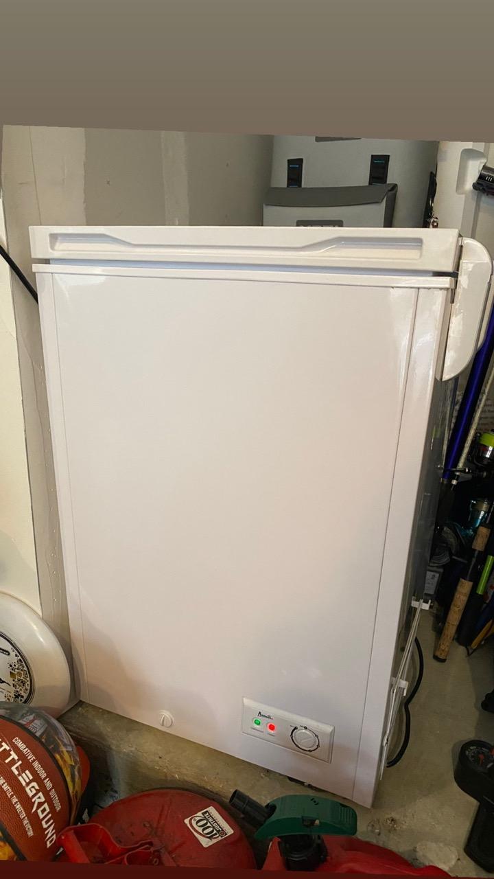 Avanti 10 cu.ft. Chest Freezer with Adjustable Temperature Control, Deep Freezer with Top Opening, Manual Defrost with Drain and 2 Removable Baskets for Home, Garage, Basement, 10-cu.ft., White customer photo 2