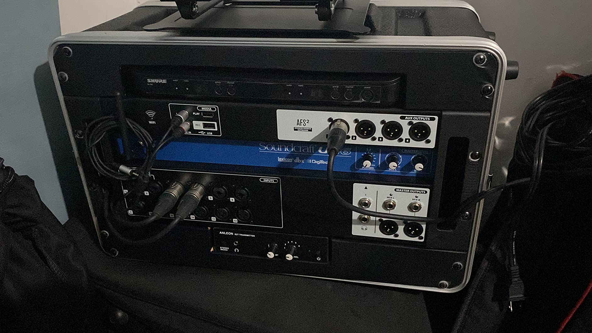 Soundcraft Ui16 Remote-Controlled 16-Input Digital Mixer with Wi-Fi, Double Effects Engines, Multi-Channel USB Audio Interface customer photo 1