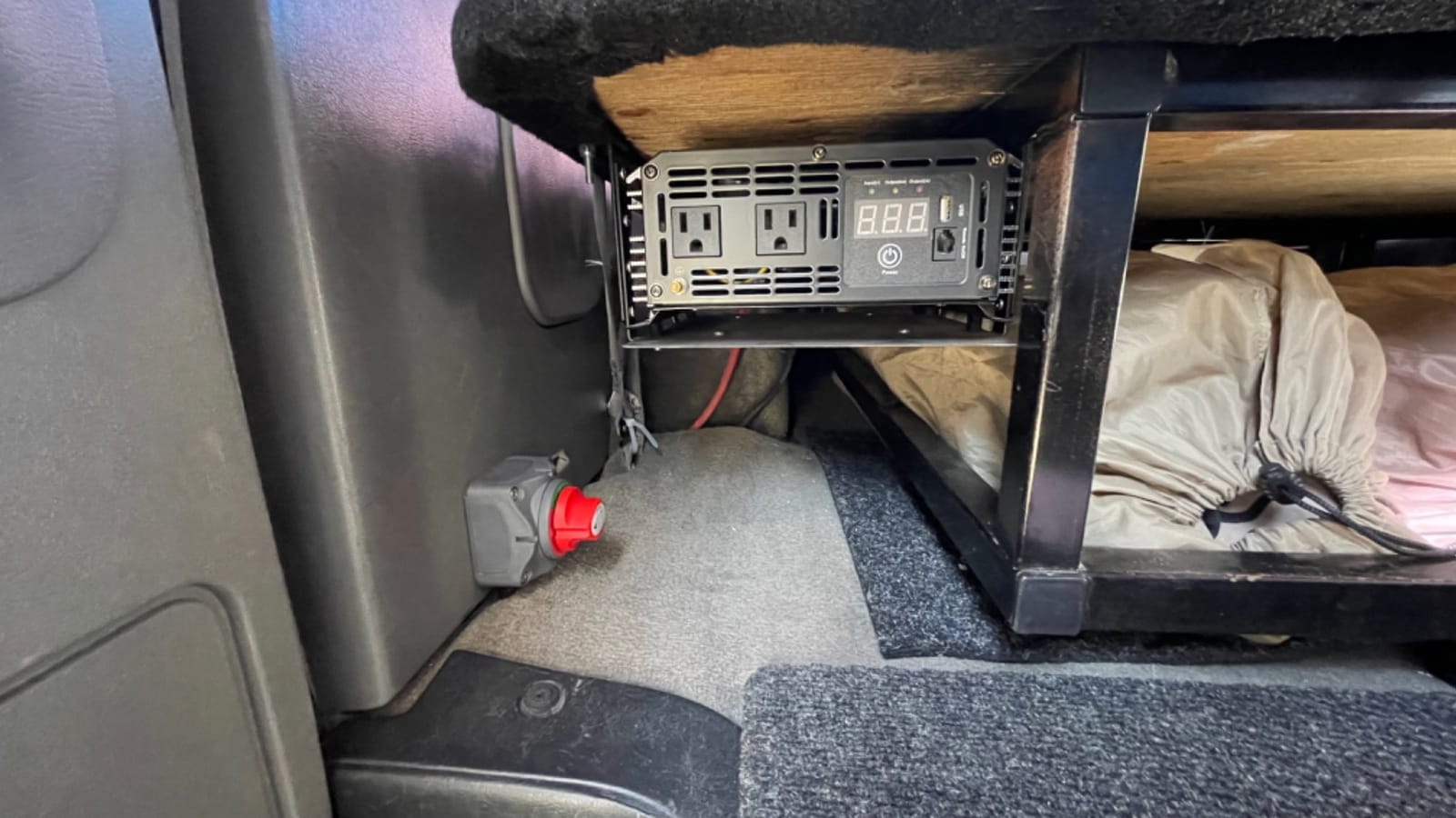 Renogy 200W 12V N-Type RV Solar Panel Kit with Adventurer 30A Controller | Adventurer 30A LCD PWM Charge Controller + Mounting Brackets for RVs, Boats, Trailers, Campers, Marine & Off - Grid Systems customer photo 2