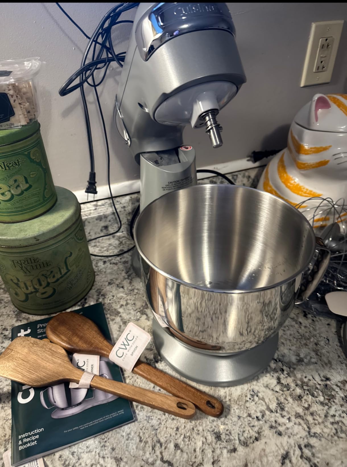 Cuisinart Stand Mixer, 12 Speed, 5.5 Quart Stainless Steel Bowl, Chef's Whisk, Mixing Paddle, Dough Hook, Splash Guard w/ Pour Spout, Ruby Red, SM-50R customer photo 2