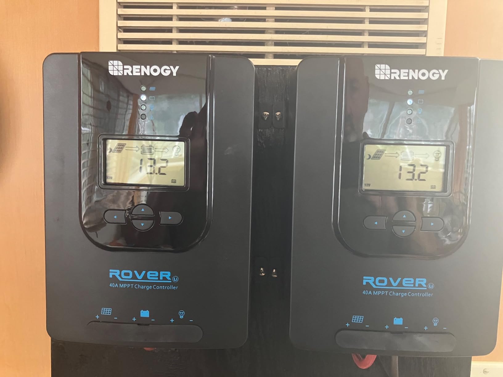 Renogy Solar Charge Controller Rover 40A 12V/24V Auto Parameter DC Input MPPT Charge Controllers for Solar Panels customer photo 2