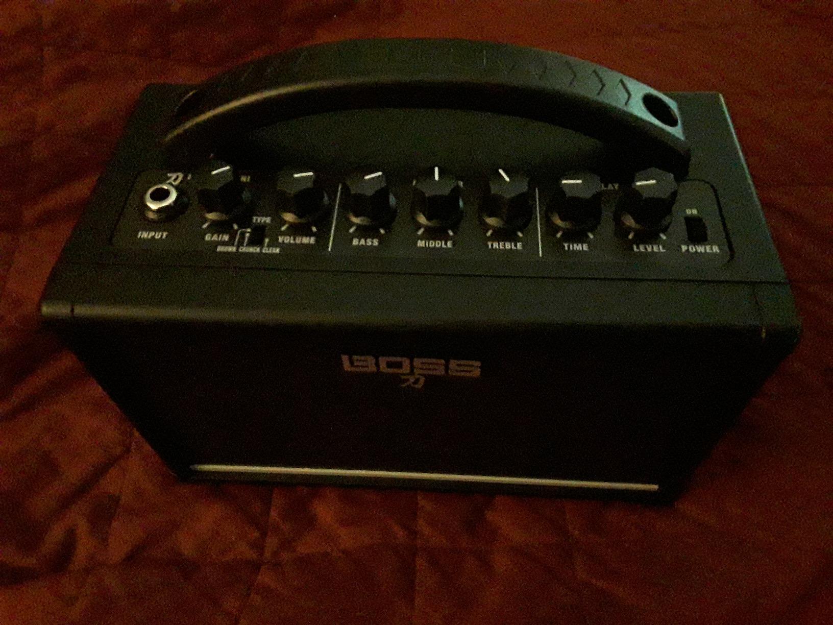 Boss Katana Mini - 7-Watt Combo Amp Ultra-Compact and Travel-Ready customer photo 2