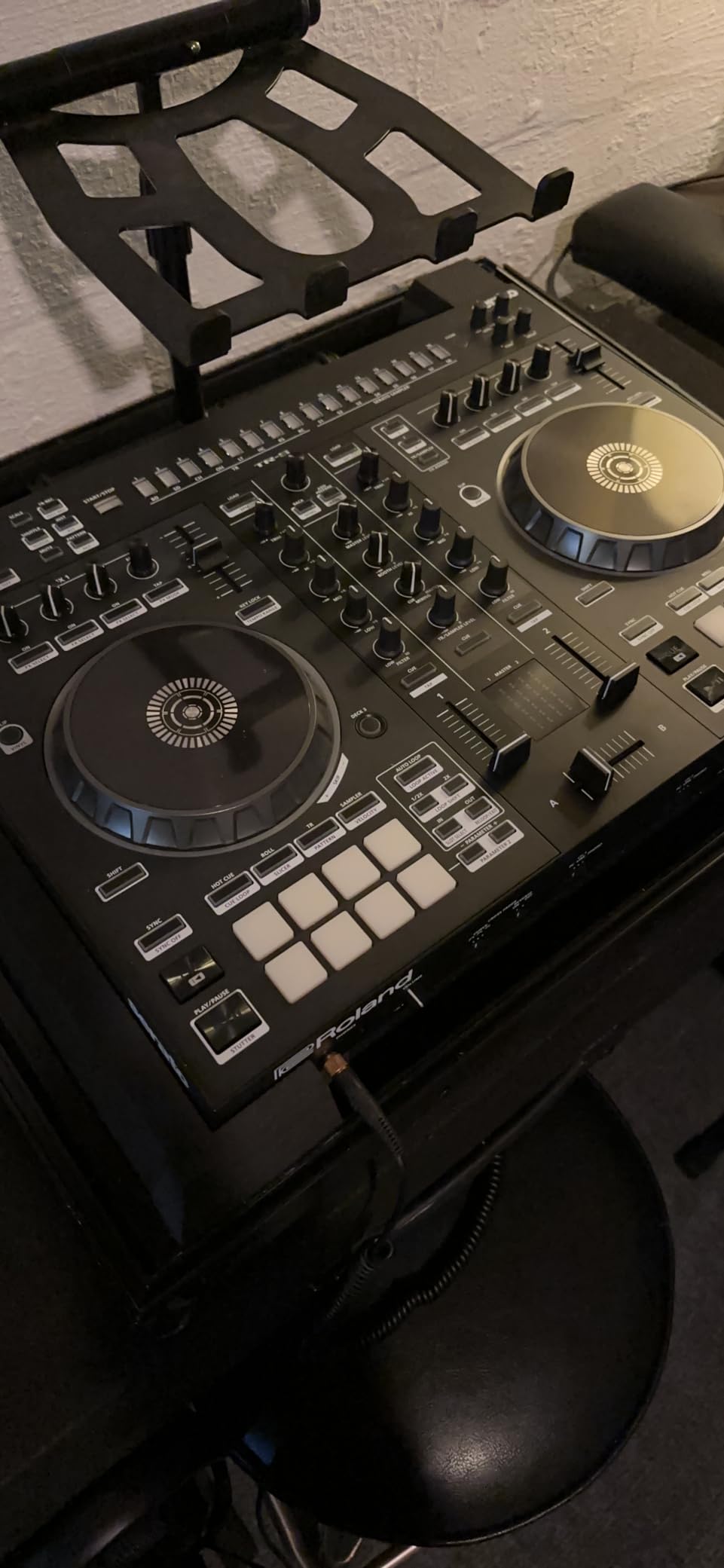 Roland DJ-505 Two-Channel, Four-Deck Serato DJ Controller (DJ-505) customer photo 2