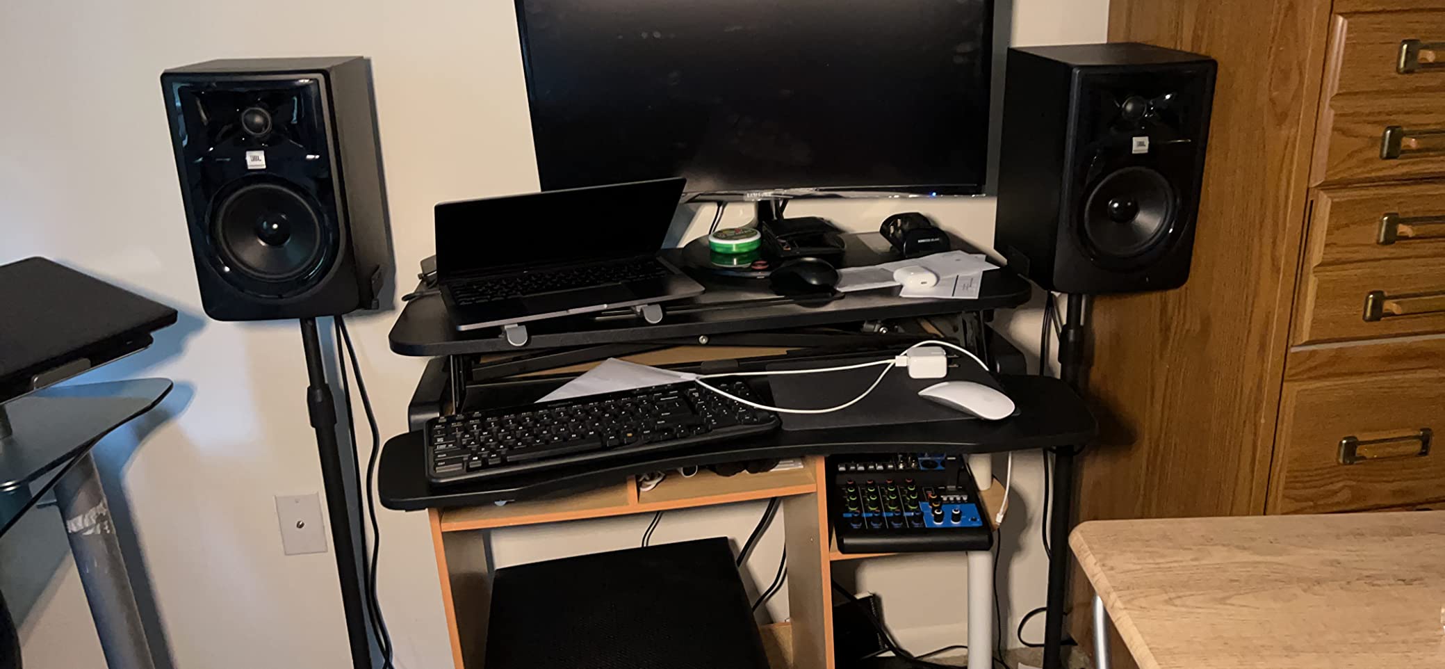JBL Professional 305P MkII 5-Inch 2-Way Powered, Active Monitor Speaker for Near Field Music Production, Studio Monitor, Desktop Computer, Hi-Fi Audio customer photo 2