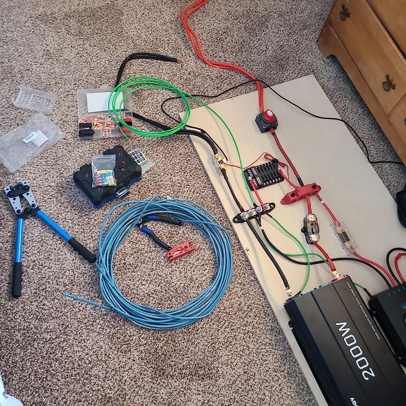 Renogy 400 Watt Premium Solar Kit with 40A MPPT Charge Controller | 4x100W monocrystalline panels. 40A MPPT charge controller. Includes Bluetooth module, Z-brackets, cables, adaptor kit. customer photo 1