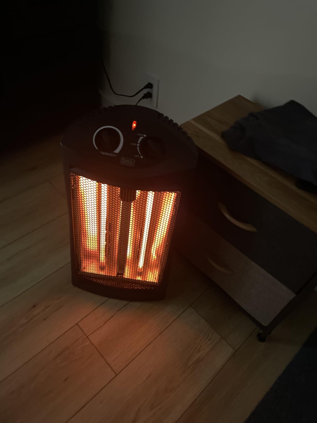 BLACK+DECKER Infrared Radiant Quartz Tower Heater, 1500W Space Heater with Adjustable Thermostat, Portable Heater with 2 Settings, Personal Heater for Home and Office, BHTI06, Black customer photo 2