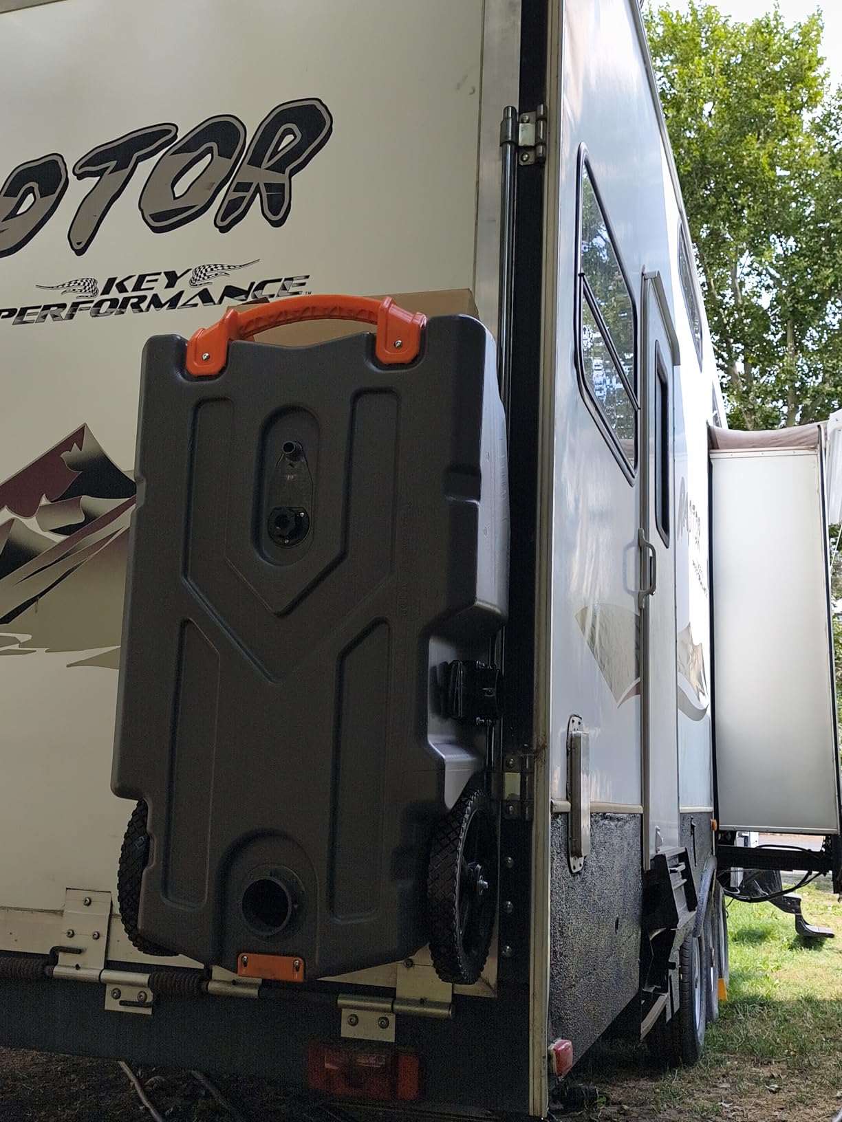 Camco Rhino 28-Gallon Camper/RV Tote Tank - Heavy-Duty No-Flat Wheels, Built-in Gate Valve, Tow Adapter, Sewer Hose (39004) customer photo 1