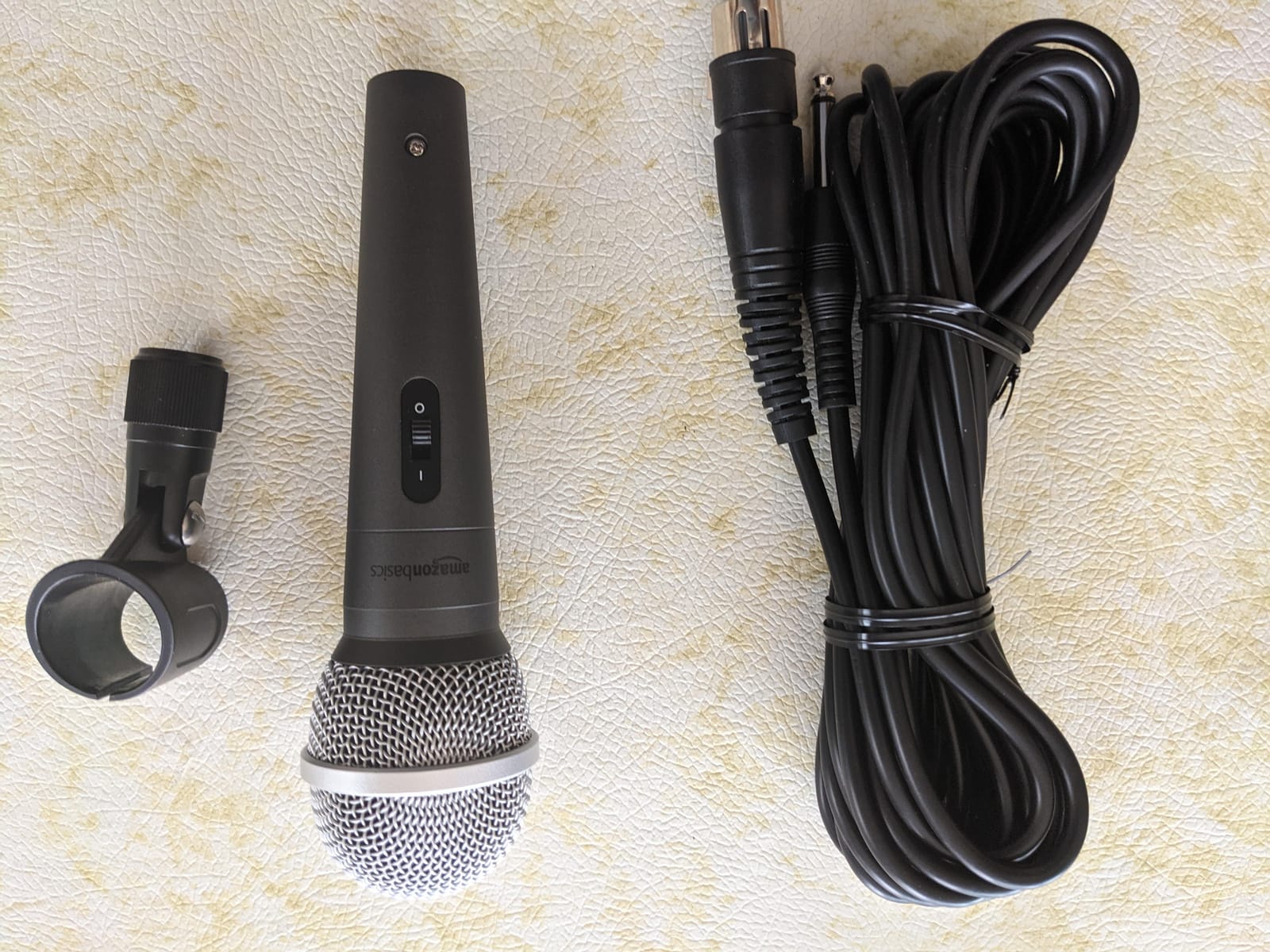 Amazon Basics Dynamic Vocal Microphone with Cable for Podcasting, Recording, Broadcasting, Live Performance, Karaoke, Cardioid Pattern customer photo 1