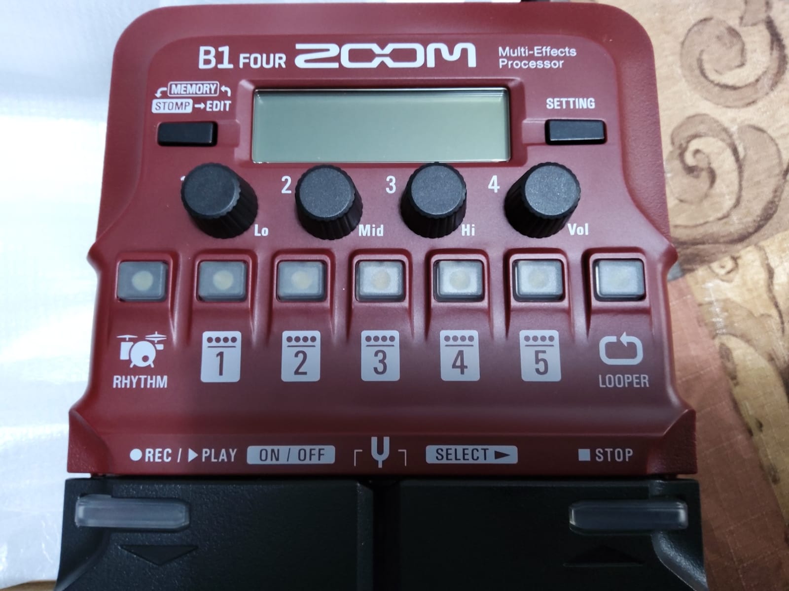 Zoom B1 Four Bass Multi-Effects Processor with 70+ Effects & Amp Modeling customer photo 2
