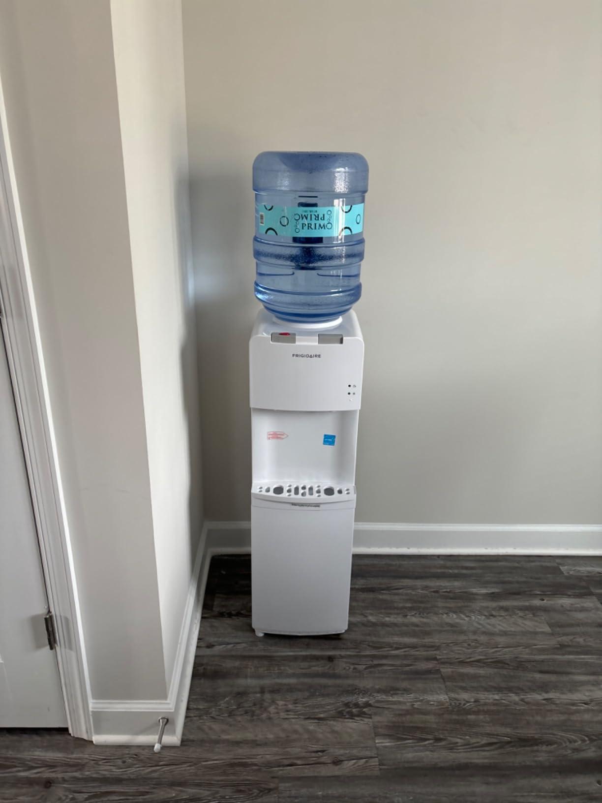 Frigidaire EFWC498 - Top Loading Cooler Dispenser - Hot & Cold Water - Child Safety Lock - Innovative Slim & Sleek Design, Holds 3 or 5 Gallon Bottles - Black customer photo 2