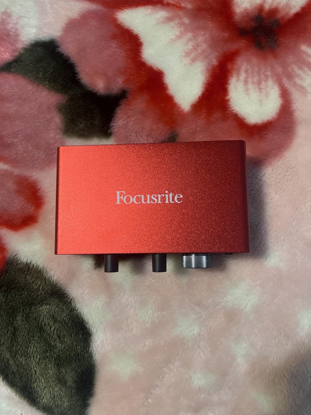 Focusrite Scarlett Solo 3rd Gen USB Audio Interface for Guitarists, Vocalists, Podcasters or Producers to record and playback studio quality sound customer photo 1
