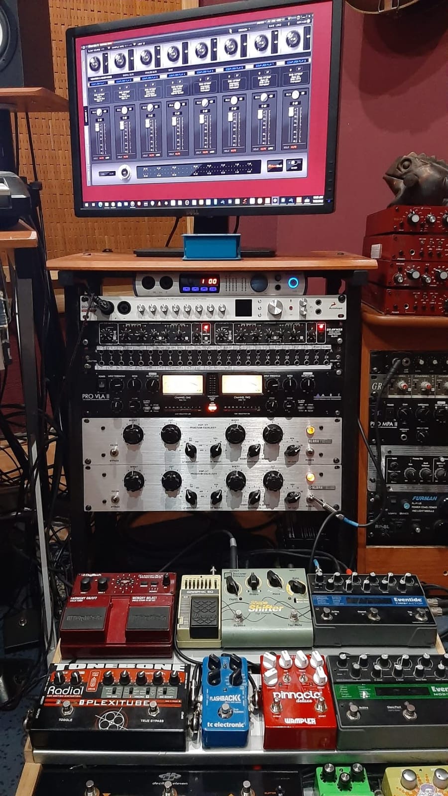Antelope Audio Discrete 8 Synergy Core Thunderbolt/USB Audio Interface with FPGA + DSP FX, 8 Preamps customer photo 1