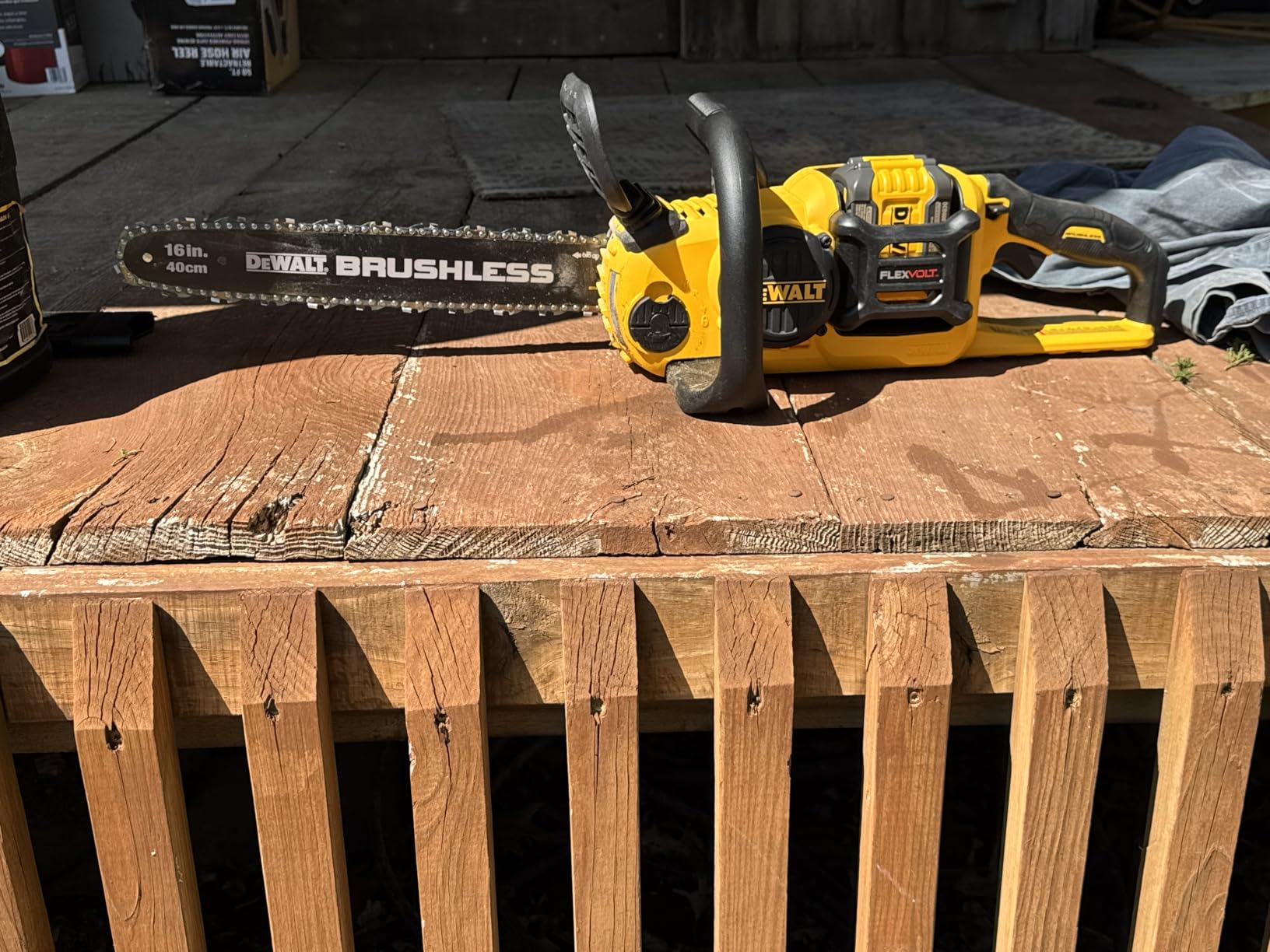 DEWALT FLEXVOLT CHAINSAW 60V 2Ah 16IN customer photo 1