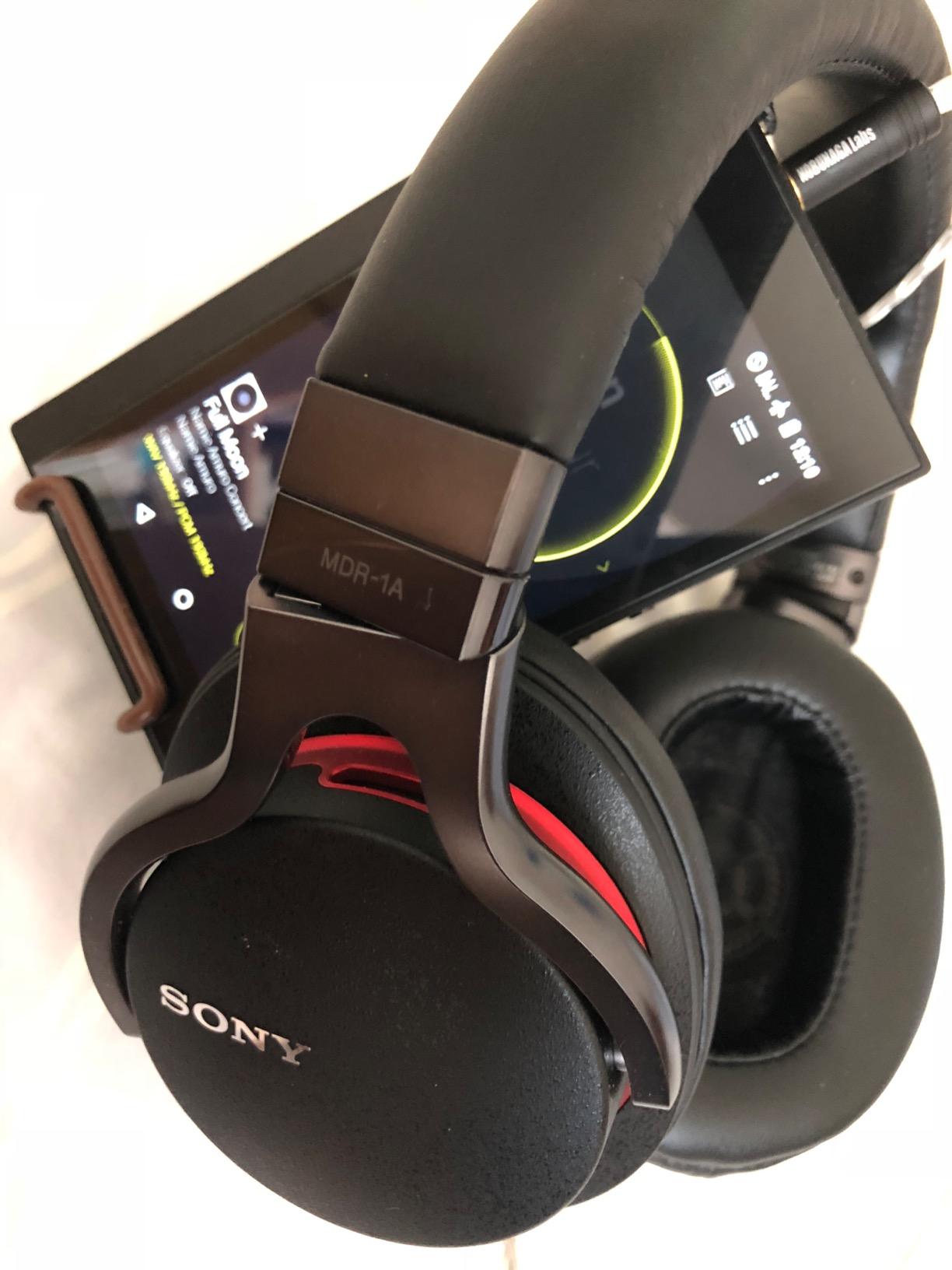 AKG Pro Audio K371 Wired Over-Ear, Closed-Back, Foldable Professional Recording Studio Headphones, Studio Monitor Mixing, Podcast, DJ Stereo Headsets, Black customer photo 1
