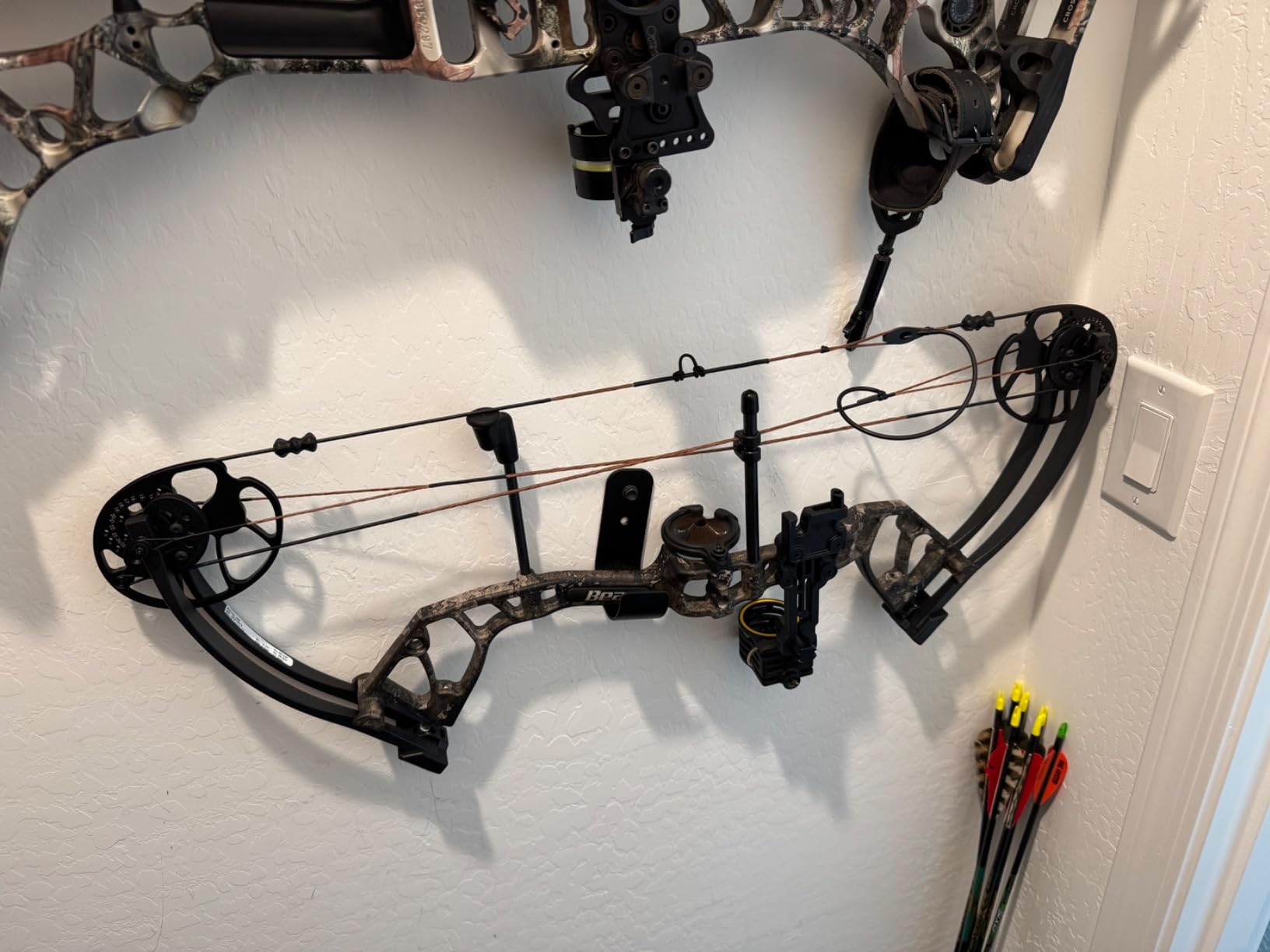 Bear Archery Royale Ready to Hunt Compound Bow Archery Set with Archery Accessories for Adults and Youths, 12-27