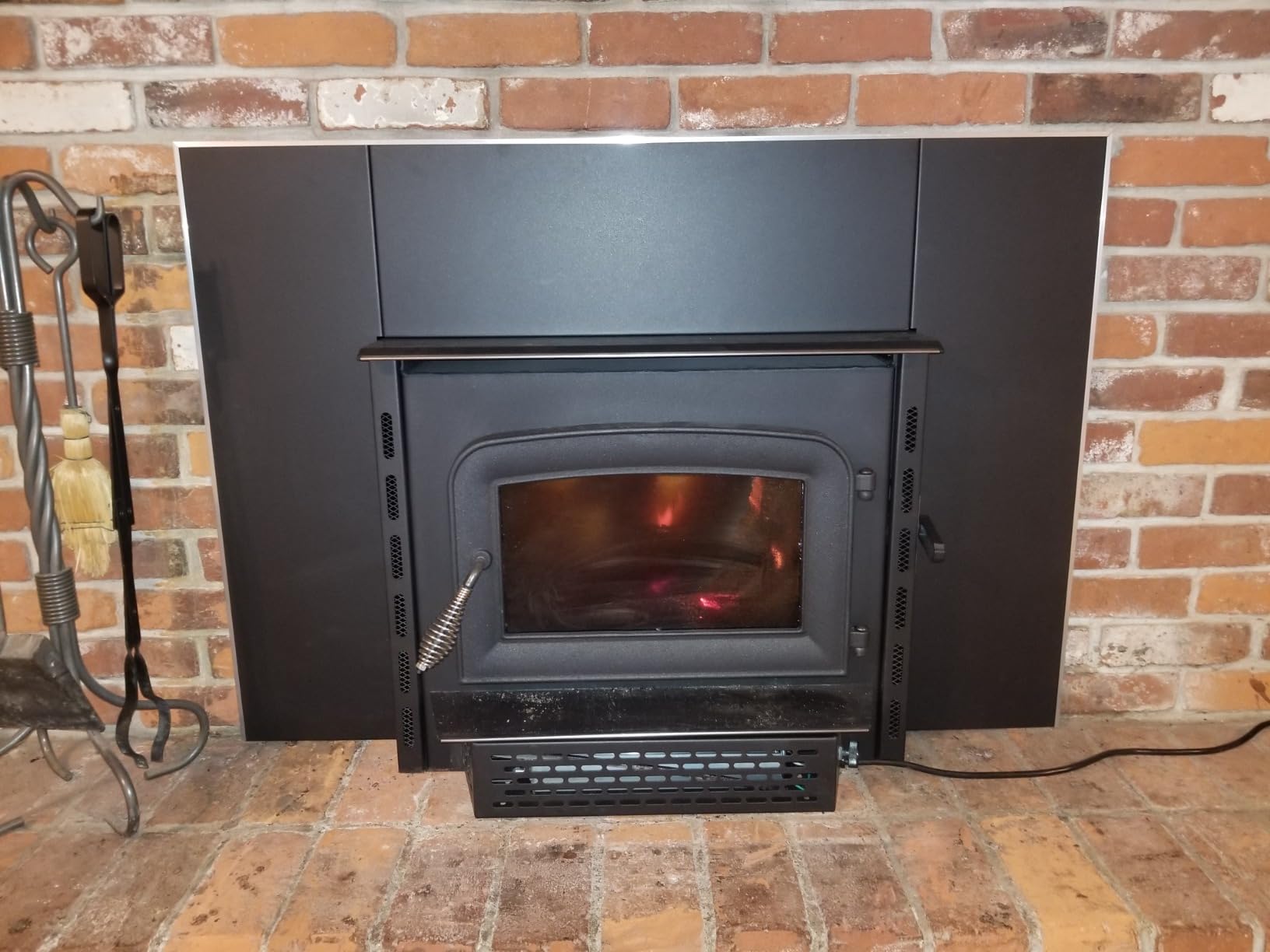 Ashley Hearth AW1820E 1,200 Sq. Ft. Wood Stove Insert, Black customer photo 1