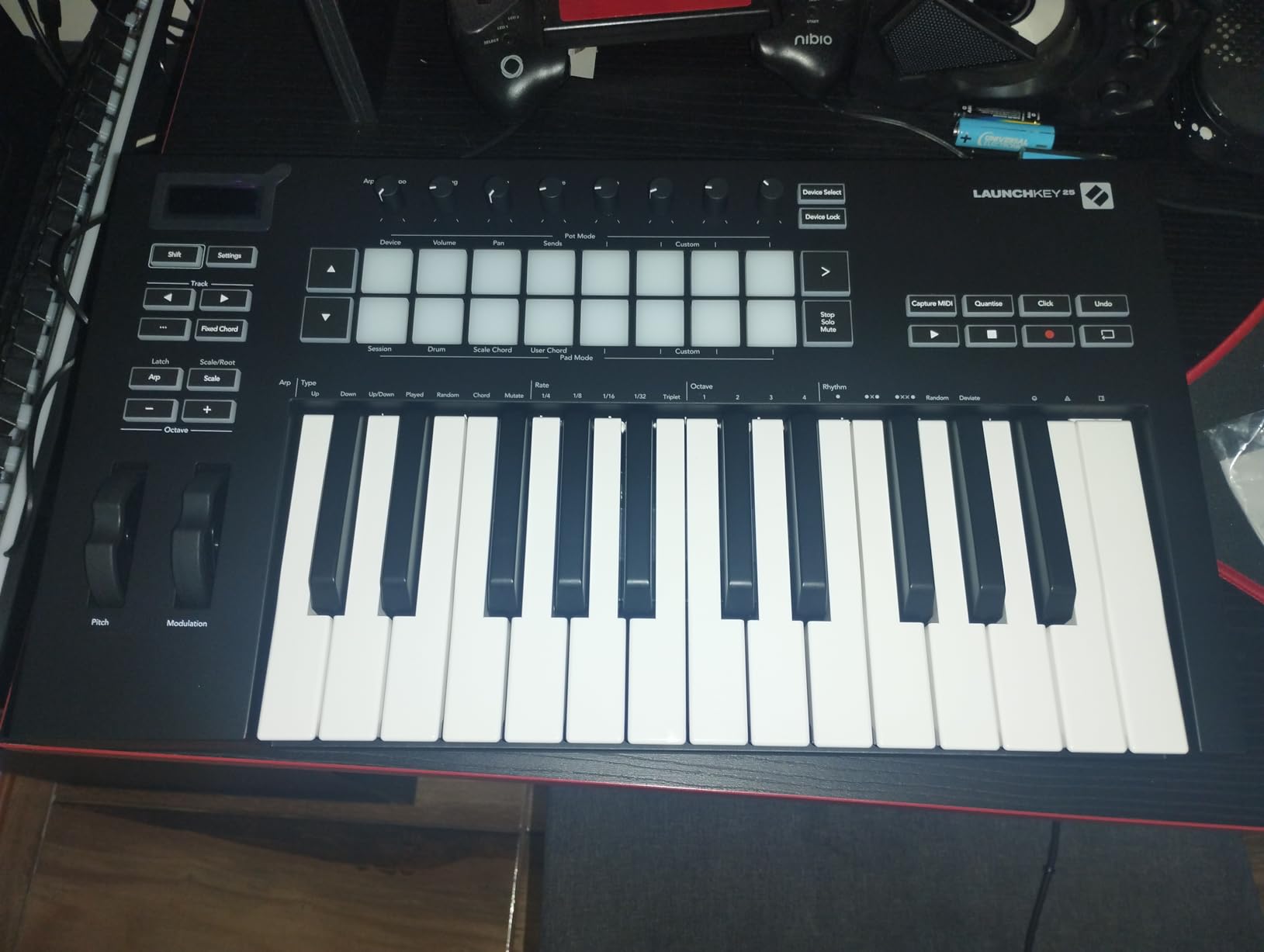 Novation Launchkey 25 [MK3] MIDI Keyboard Controller - Seamless Ableton Live Integration. Chord Mode, Scale Mode, and Arpeggiator - All the software you need for Music Production customer photo 1