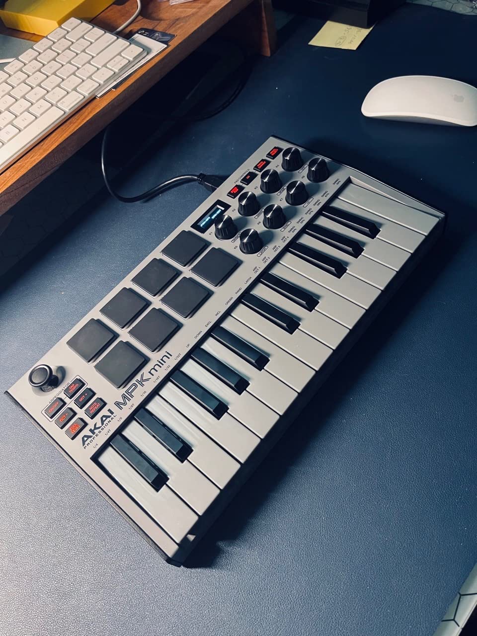 Akai Professional MPK Mini MK3 - 25-Key USB MIDI Keyboard Controller customer photo 2