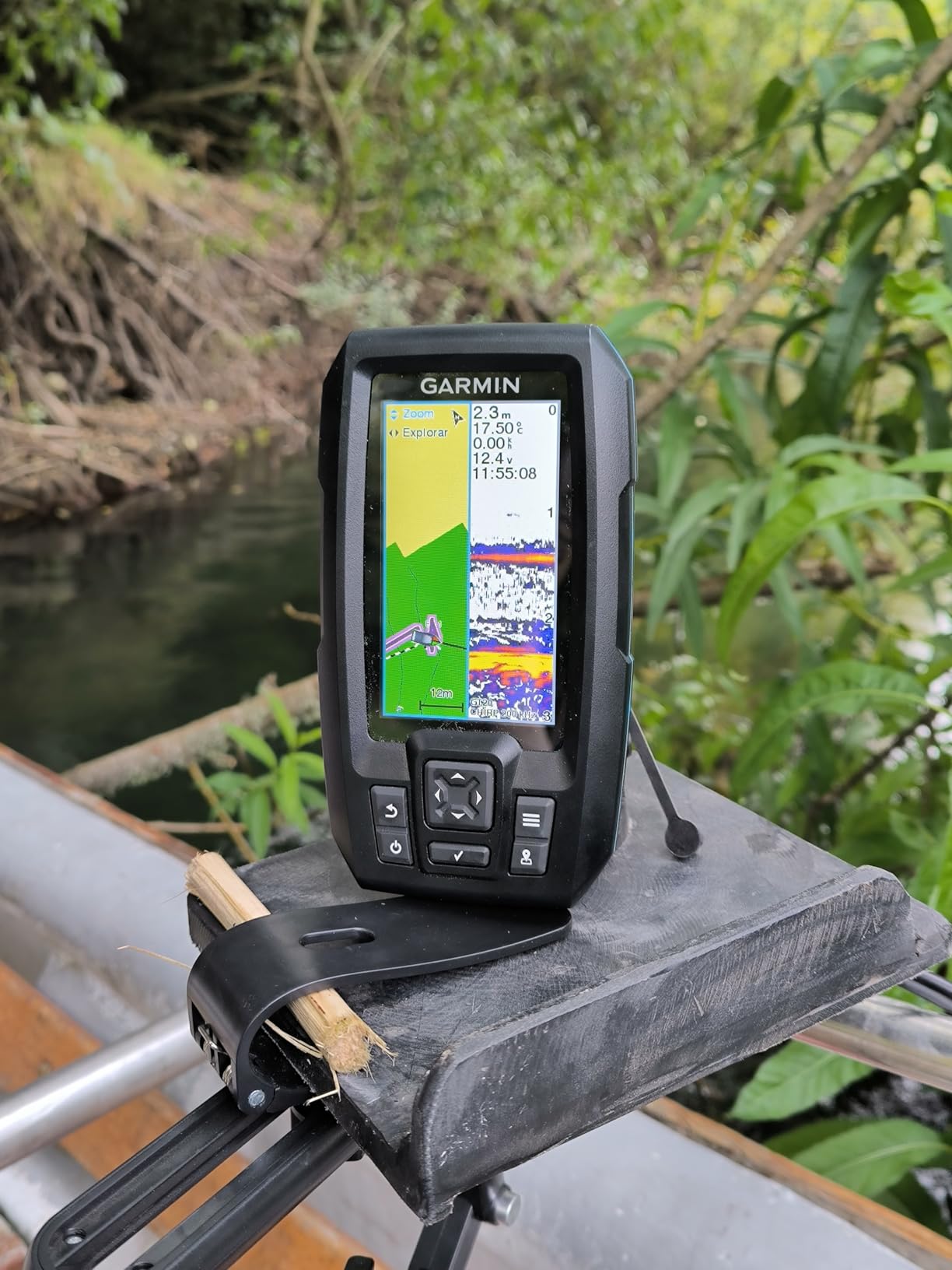 Garmin Striker Vivid 4cv Fishfinder with Transducer - 4-inch LCD Display - Easy-to-Use Scanning Sonar - Color Palettes customer photo 1