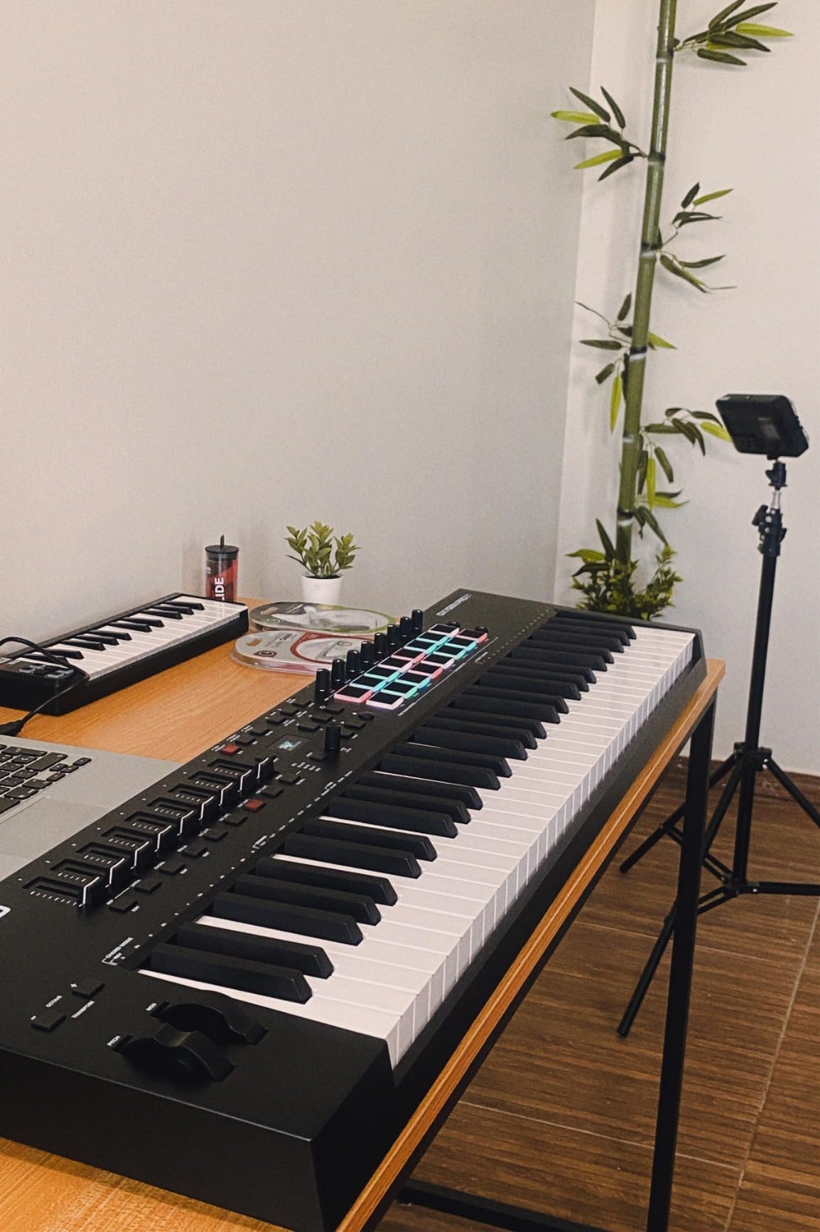 M-AUDIO Oxygen Pro 49 USB MIDI Keyboard Controller | 49 Velocity-Sensitive Keys, 16 Beat Pads, 8 Knobs, 9 Faders, and Bundled DAW Recording Software customer photo 1