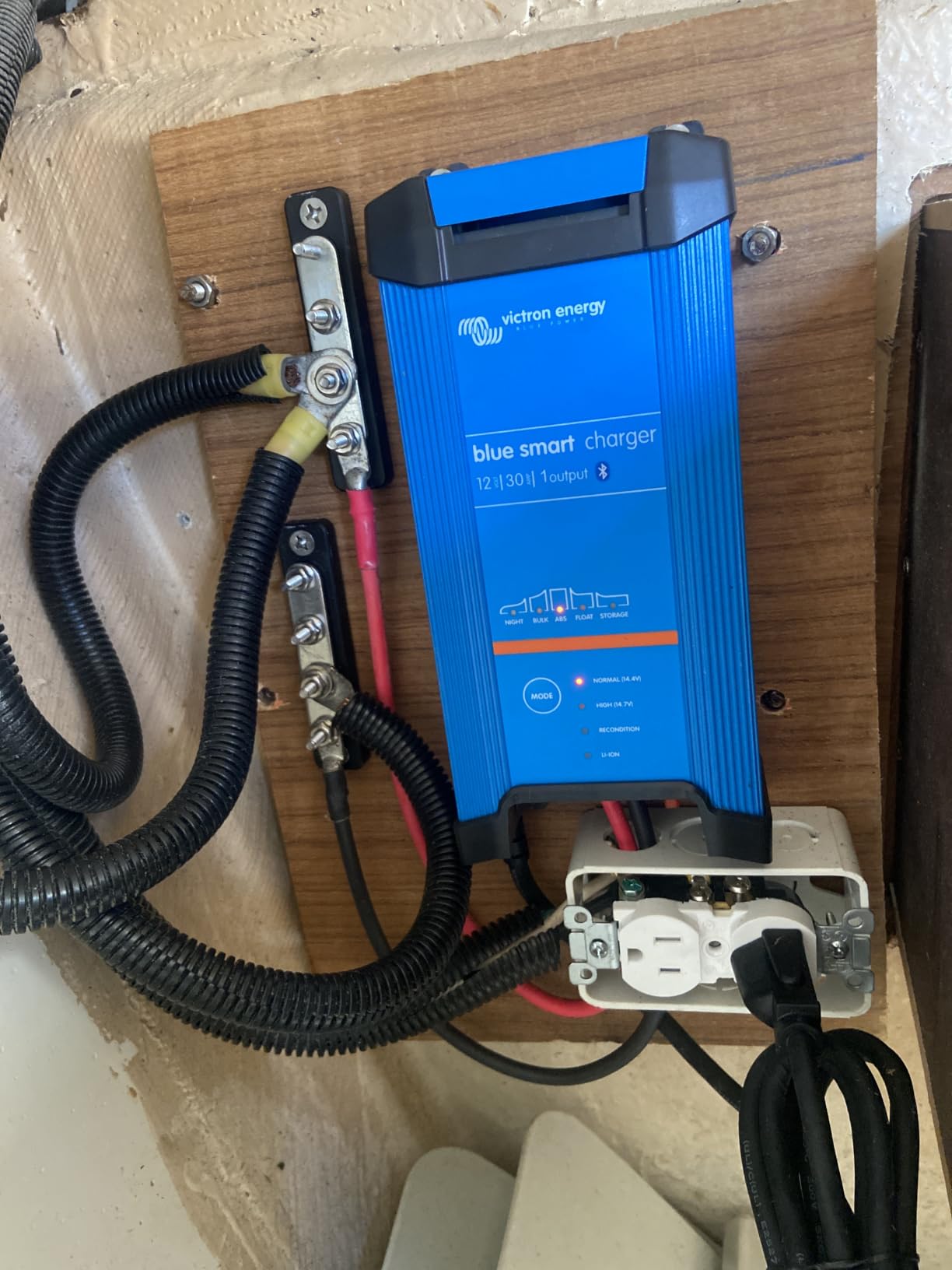 Victron Energy Blue Smart IP22 Smart Car Battery Charger 12V 30A | Float & Trickle Charger and Desulfator for Motorcycle, ATV, RV, Lithium and Deep Cycle Batteries customer photo 2