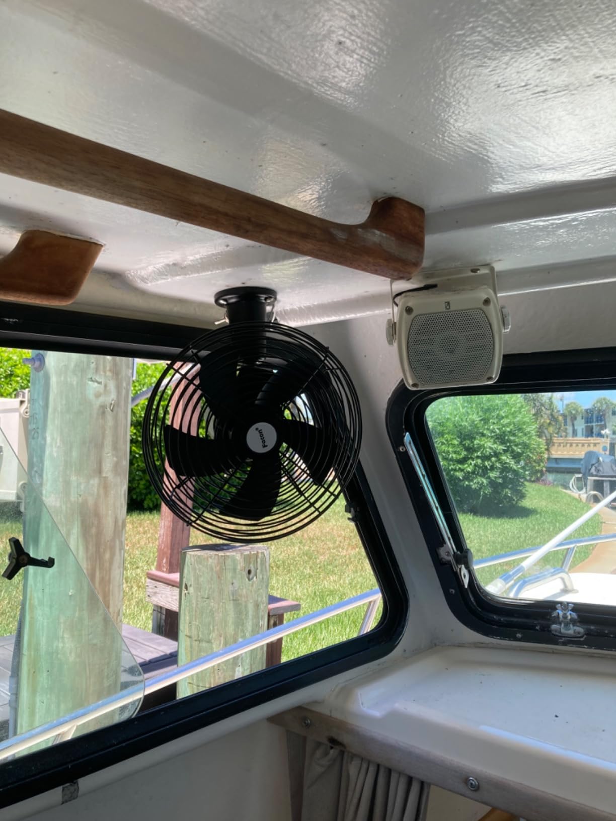 Facon 12V RV Cooling Fan with 2 Speed Switch, Dia: 8-3/4'', Heavy Duty Black Metal Car Fan for Auto Truck, RV, Camper, Trailer, Car, Buses and Boats customer photo 2