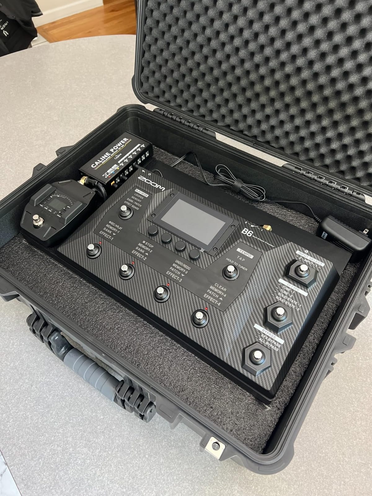 Zoom B6 Bass Multi-Effects with 100+ Effects, Amp Modeling + DI Models | Amp Modeling, IRs, 4 DI Models, 2 Inputs With A/B Switcher, USB Audio Interface customer photo 1