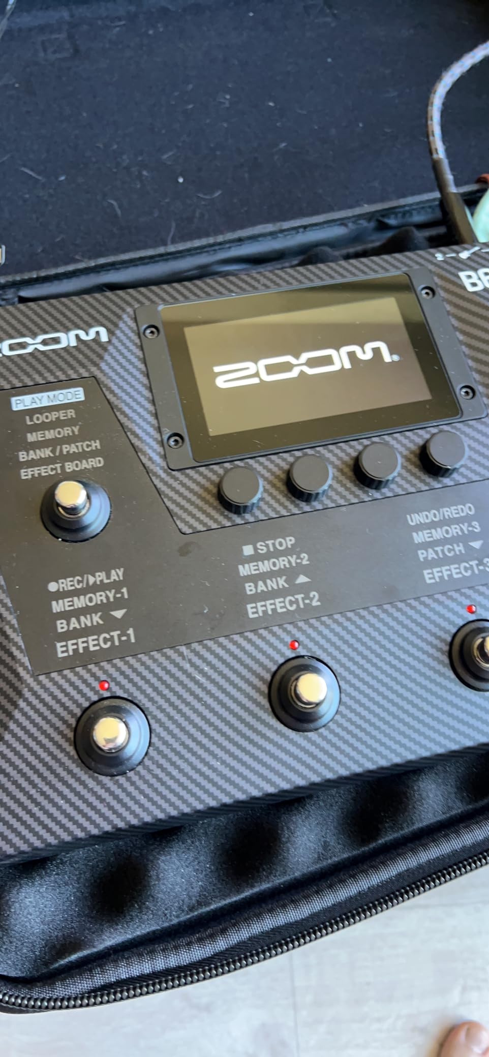 Zoom B6 Bass Multi-Effects with 100+ Effects, Amp Modeling + DI Models | Amp Modeling, IRs, 4 DI Models, 2 Inputs With A/B Switcher, USB Audio Interface customer photo 2
