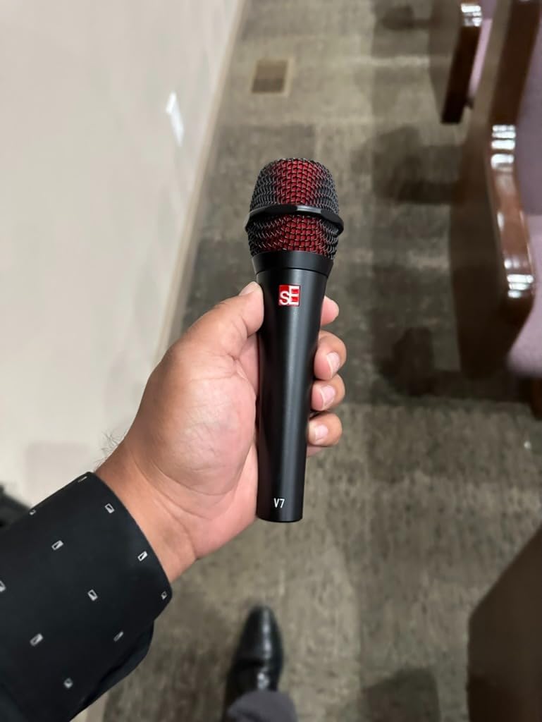 SE ELECTRONICS V7 Dynamic Microphone for Singing, Speech & Studio Recording - XLR Handheld customer photo 1
