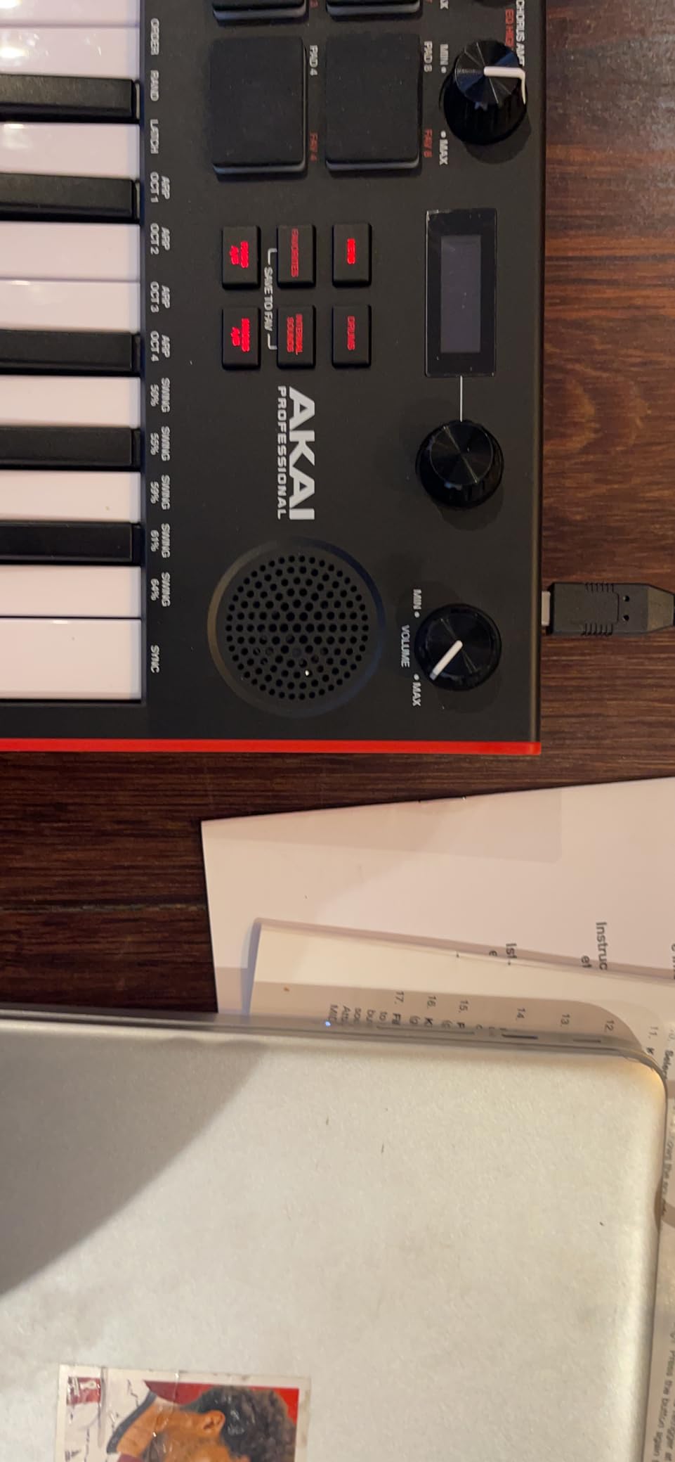 Akai Professional MPK Mini Play MK3 - MIDI Keyboard Controller with Built-in Speaker and Sounds Plus Dynamic Keybed, MPC Pads, Software Suite and Native Instruments Sound Package customer photo 1
