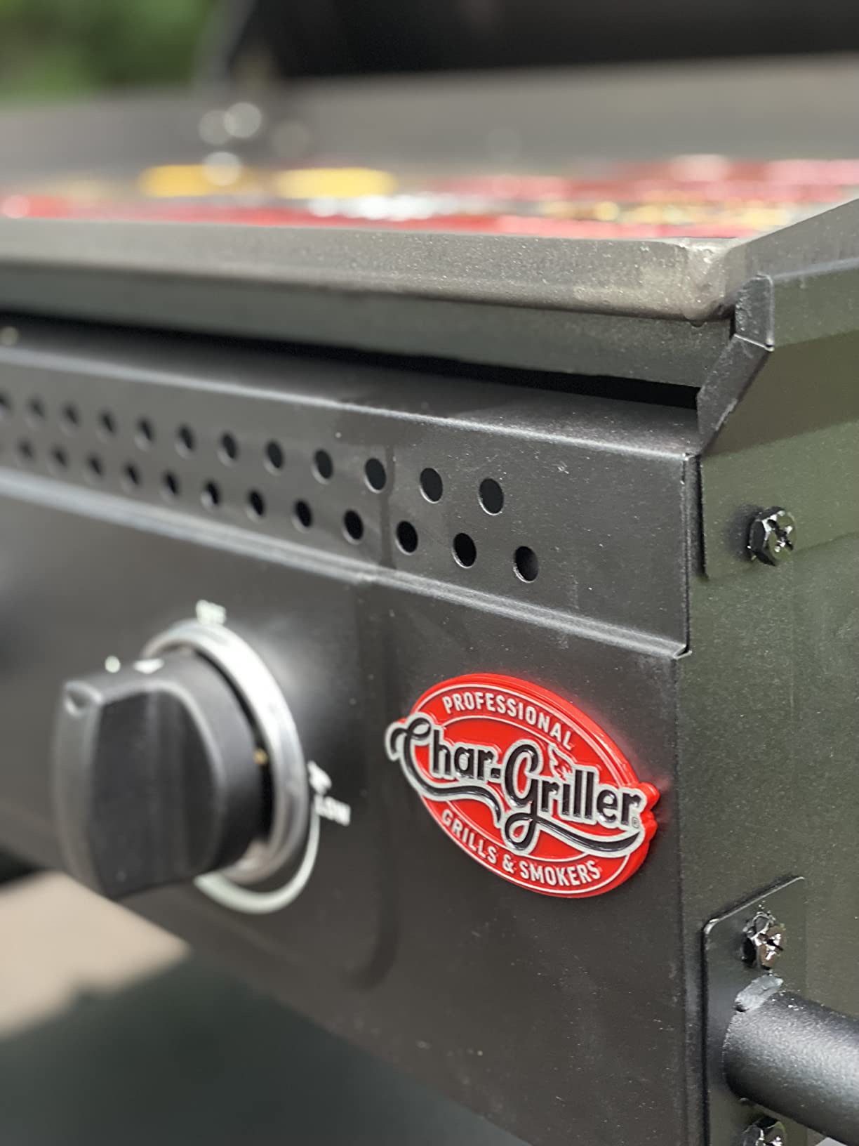 Char-Griller Flat Iron 3-Burner Propane Gas Flat-Top Griddle with Steel Griddle Top, Hinged Lid and Wind Guards, 520 Cooking Square Inches customer photo 1