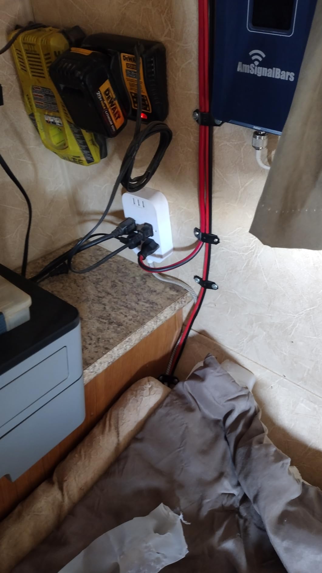 ECO-WORTHY 200 Watts 12 Volt/24 Volt Solar Panel Kit with High Efficiency Monocrystalline Solar Panel and 30A PWM Charge Controller for RV, Camper, Vehicle, Caravan and Other Off Grid Applications customer photo 2