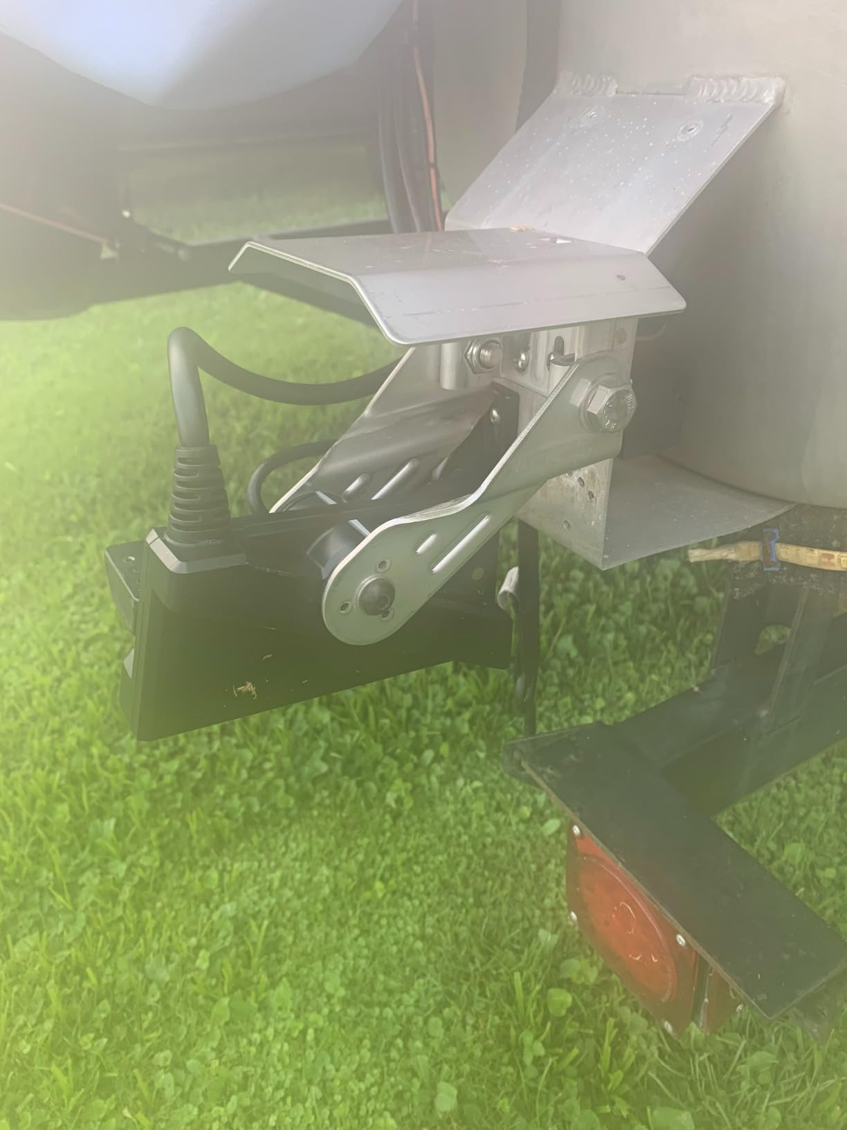 LiveScope Plus System with GLS 10 and LVS34 Transducer, Target Separation, Sharp Sonar Images, Vivid Color, Clear Vision customer photo 2