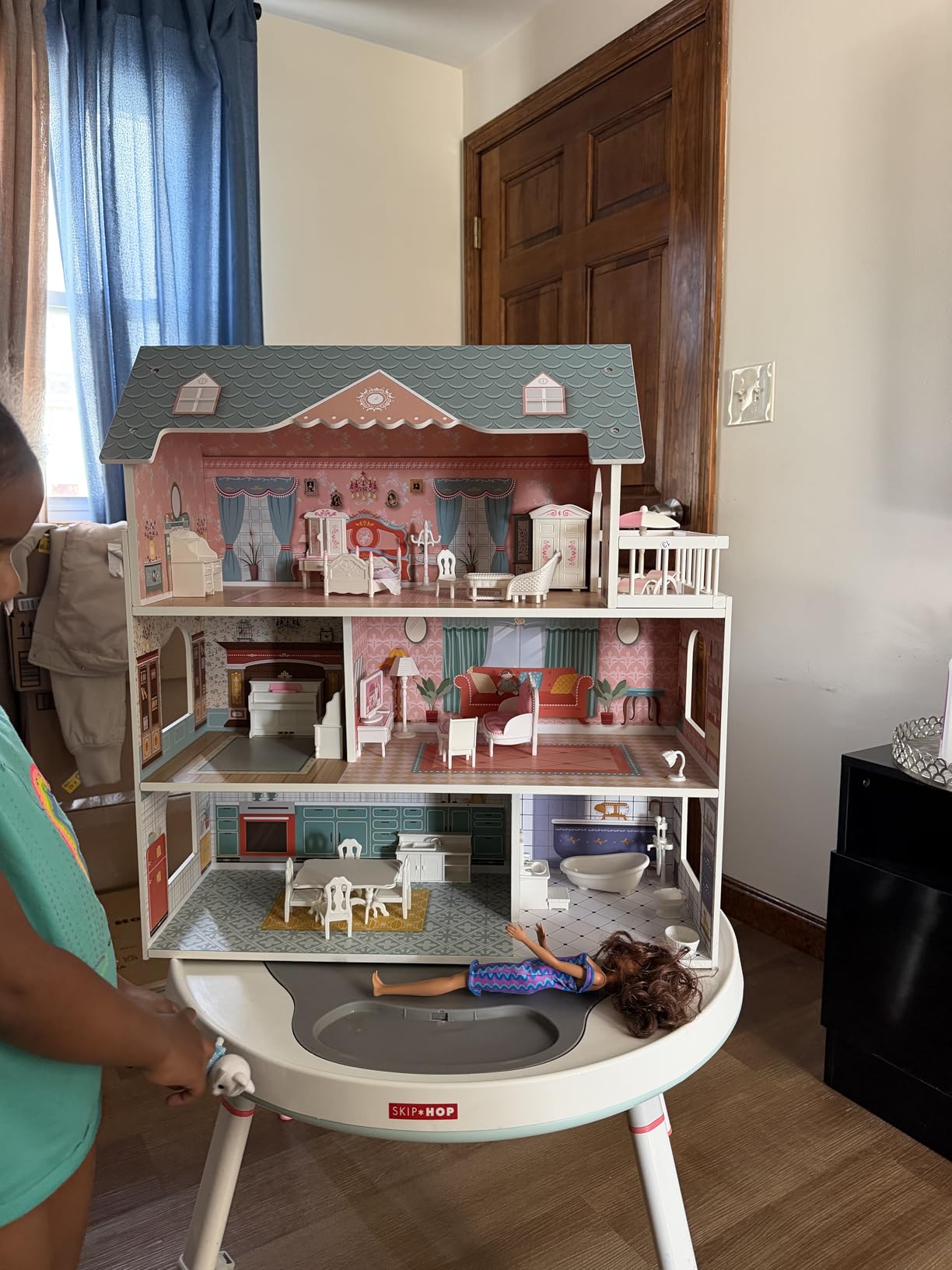 ROBOTIME Doll House Wooden Dollhouse for Kids 3 4 5 6 Years Old, Doll House w/28PCS Furniture Plastic, for 3.3