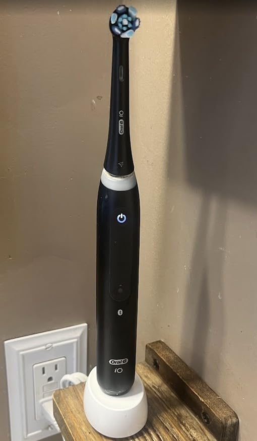 Oral-B Rechargeable Electric Toothbrush, iO5 Customizable Clean, 5 Cleaning Modes, Visual Pressure Sensor to Protect Gums, Travel Case, Black customer photo 2
