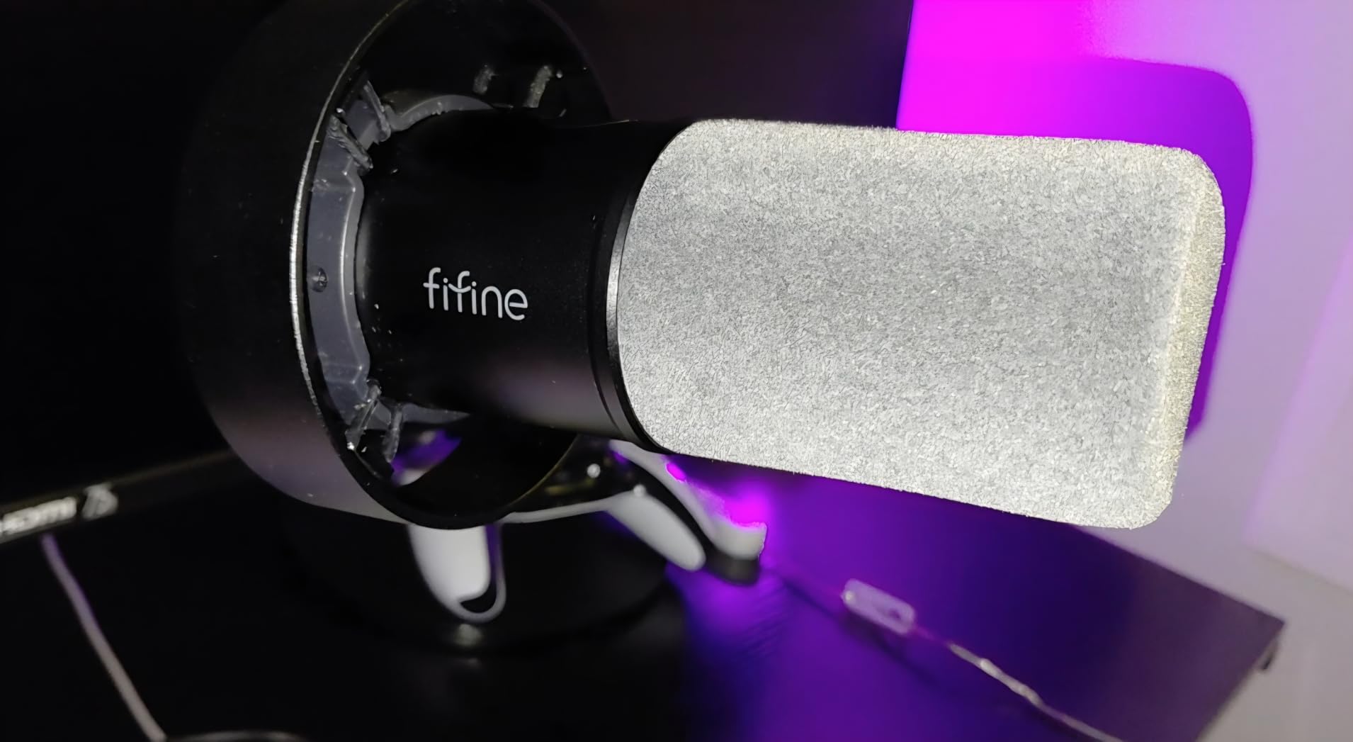 FIFINE Dynamic Microphone, XLR/USB Podcast Recording PC Microphone for Vocal Voice-Over Streaming, Studio Metal Mic with Mute, Headphone Jack, Monitoring Volume Control, Windscreen-Amplitank K688 customer photo 1