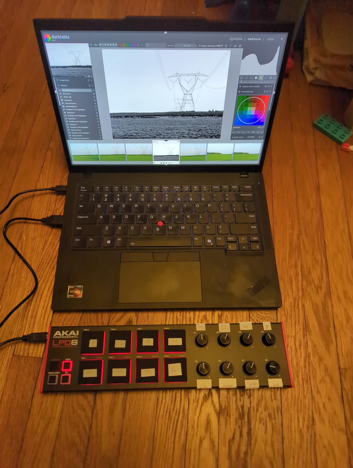 Akai Professional LPD8 - USB MIDI Controller with 8 Responsive RGB MPC Drum Pads for Mac and PC, 8 Assignable Knobs and Music Production Software customer photo 1