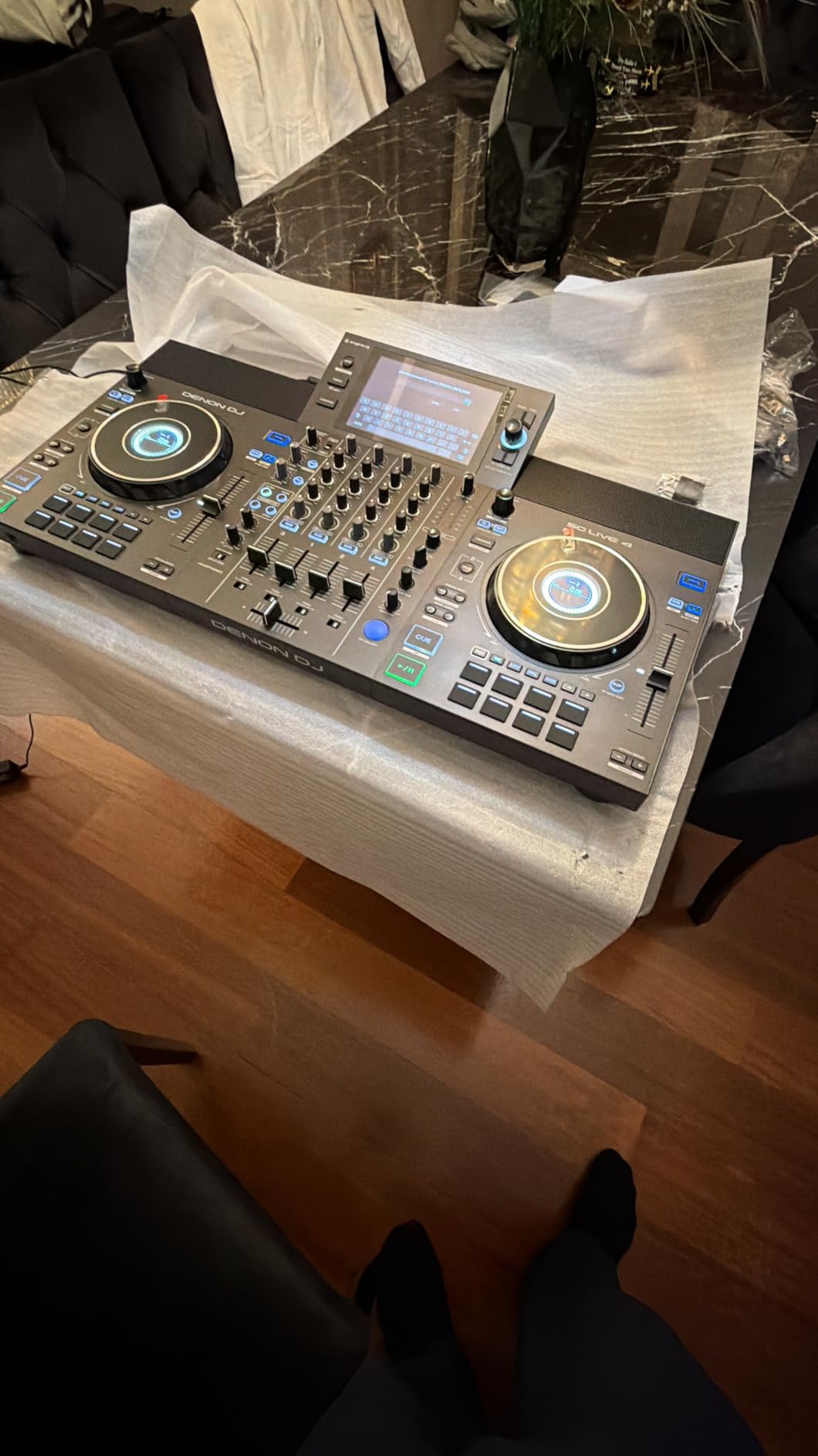 Denon DJ SC LIVE 4 Standalone DJ Controller with Stem Separation on 4-Decks, Wi-Fi Streaming, Build-in Speakers, Serato DJ and Virtual DJ Compatible customer photo 1