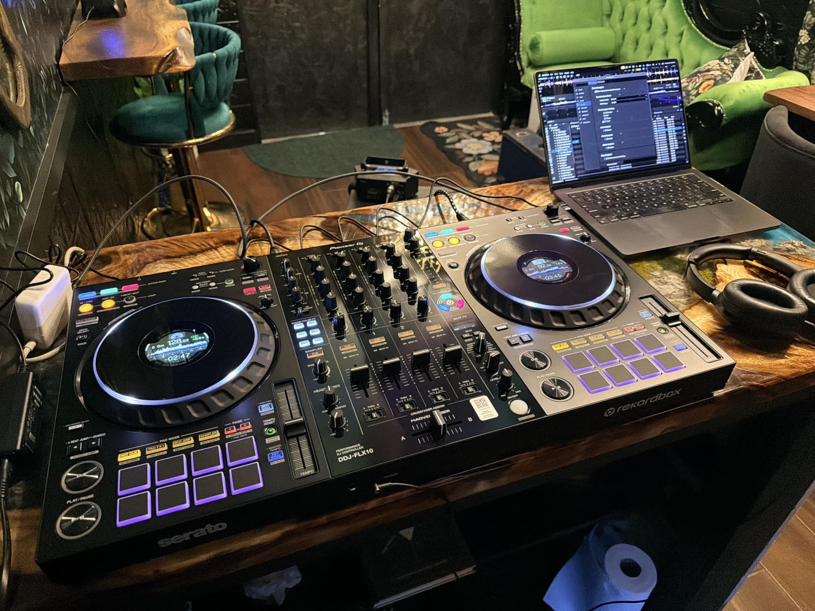Pioneer DJ DDJ-FLX10 Limited Edition - 4-channel DJ controller for Rekordbox & Serato - Black customer photo 2