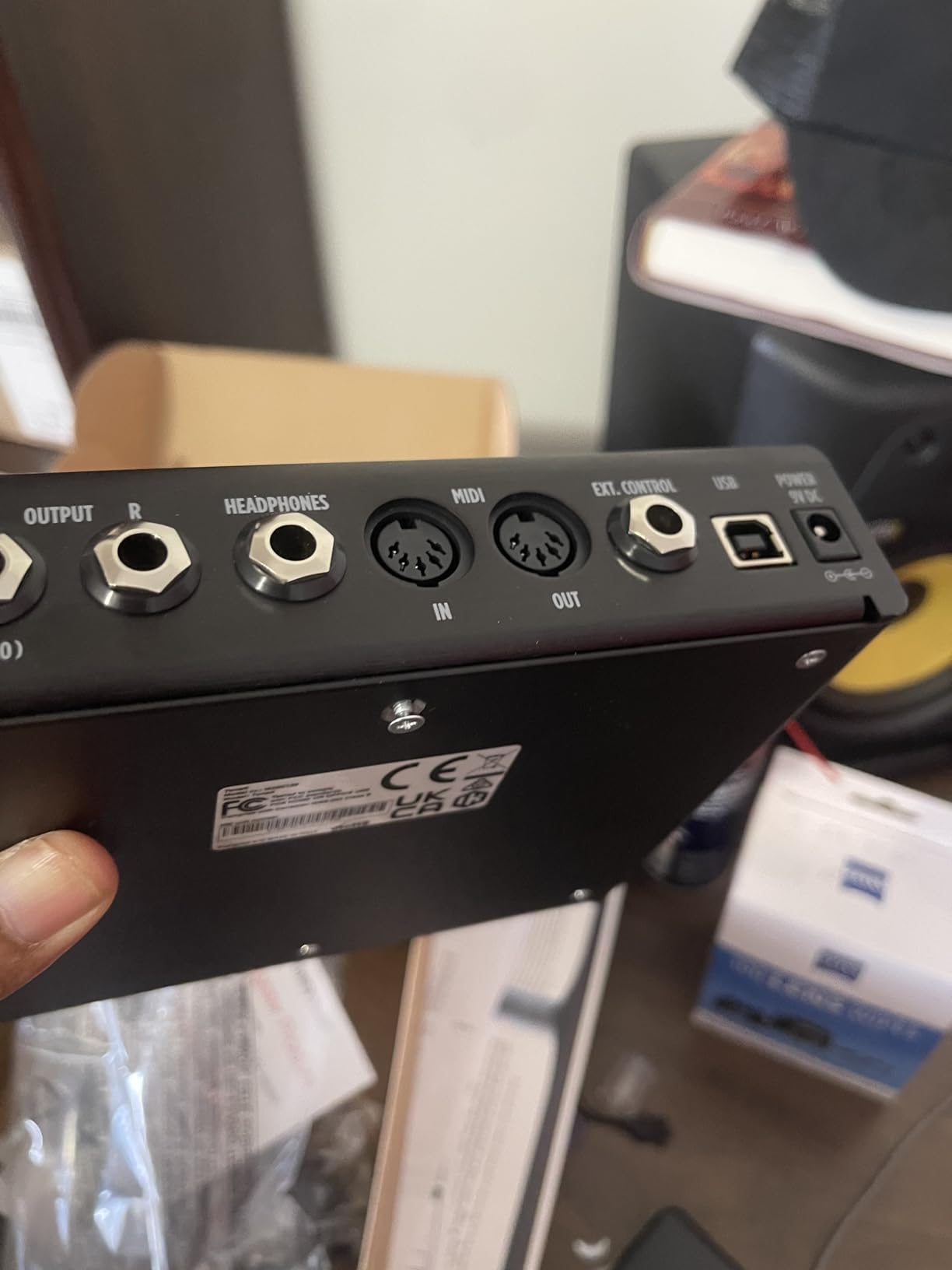 IK Multimedia TONEX Pedal: Stereo multi-effects guitar and bass pedal with 150 Presets, 15 Pre/Post FX, Tuner, Tap Tempo, Headphone Out, Software Player and Editor customer photo 1