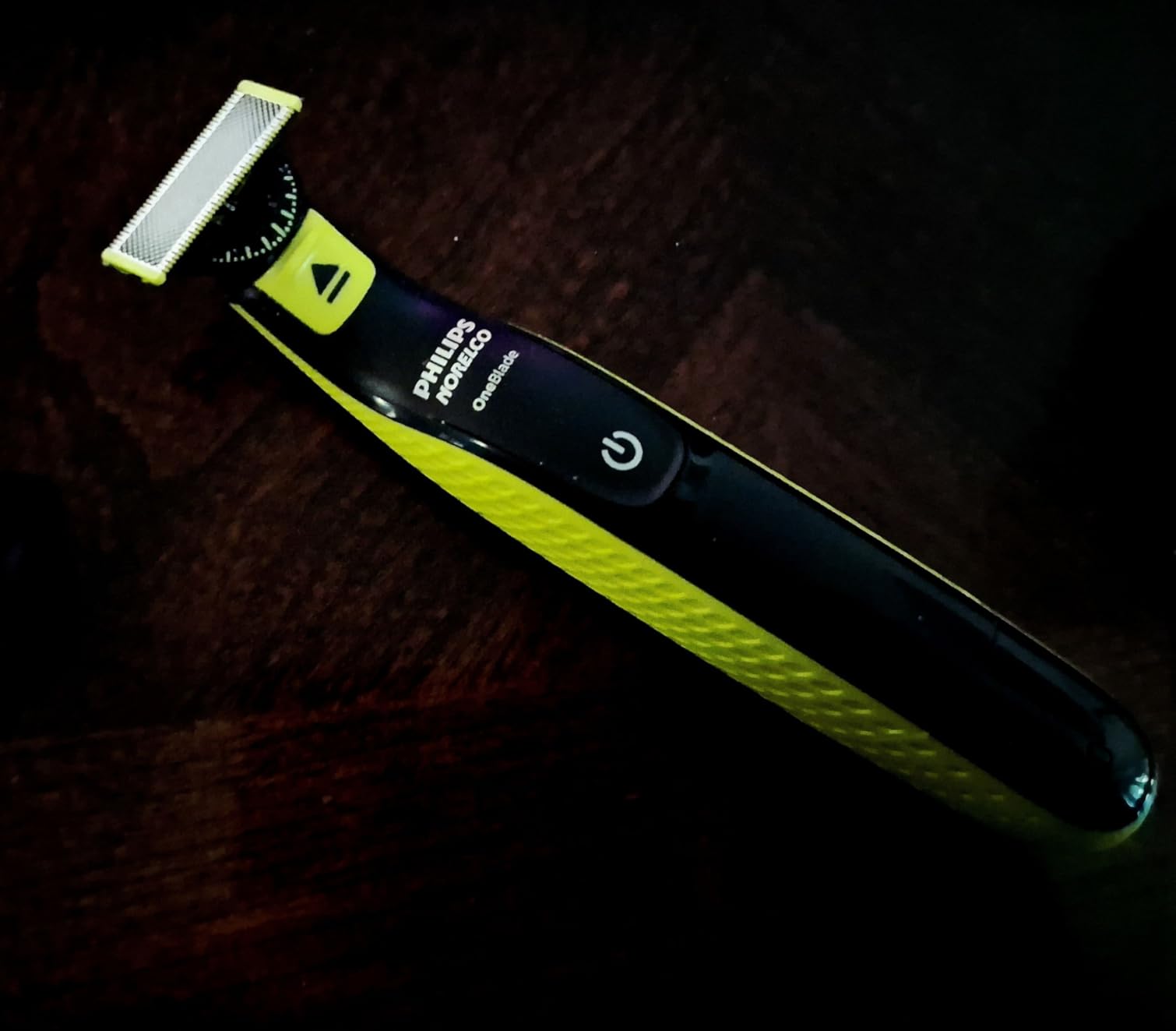 Philips Norelco OneBlade 360 Hybrid Face, Electric Beard Trimmer and Shaver, with 360 Technology, 1x 360 for Face, 5in1 Adjustable Comb, Model QP2724/90 customer photo 1