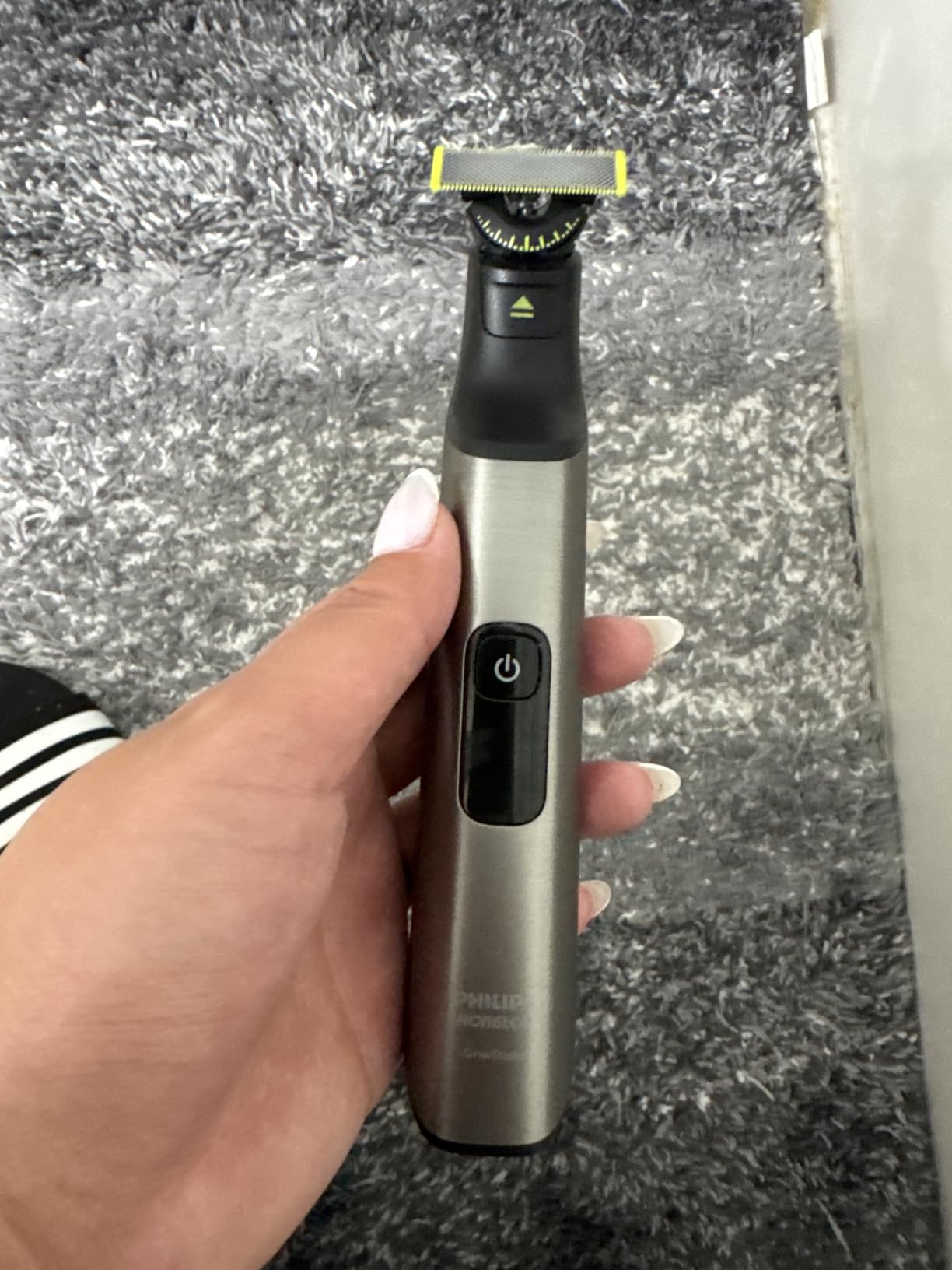 Philips Norelco OneBlade 360 Hybrid Face, Electric Beard Trimmer and Shaver, with 360 Technology, 1x 360 for Face, 5in1 Adjustable Comb, Model QP2724/90 customer photo 2