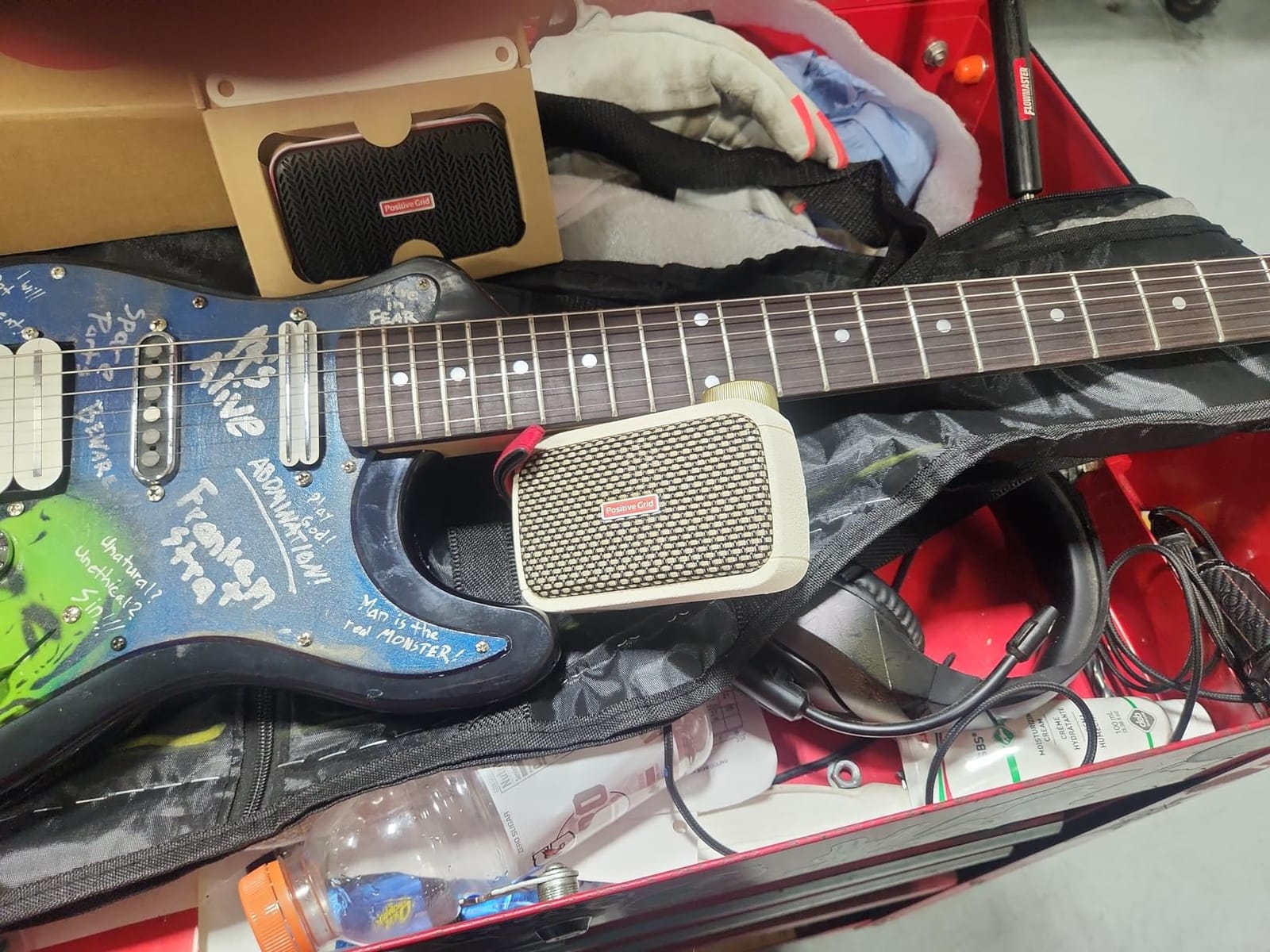 Positive Grid Spark GO 5W Ultra-Portable Smart Guitar Amp & Speaker | 33 amps, 43 effects, 100k+ tones customer photo 1