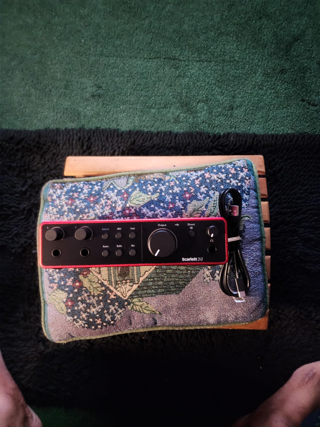 Focusrite Scarlett 2i2 4th Gen USB Audio Interface for Recording, Songwriting, Streaming and Podcasting | 2 Mic Preamps, 2 Hi-Z Instrument Inputs, 24-Bit/192kHz, 120dB Dynamic Range, Auto Gain customer photo 1